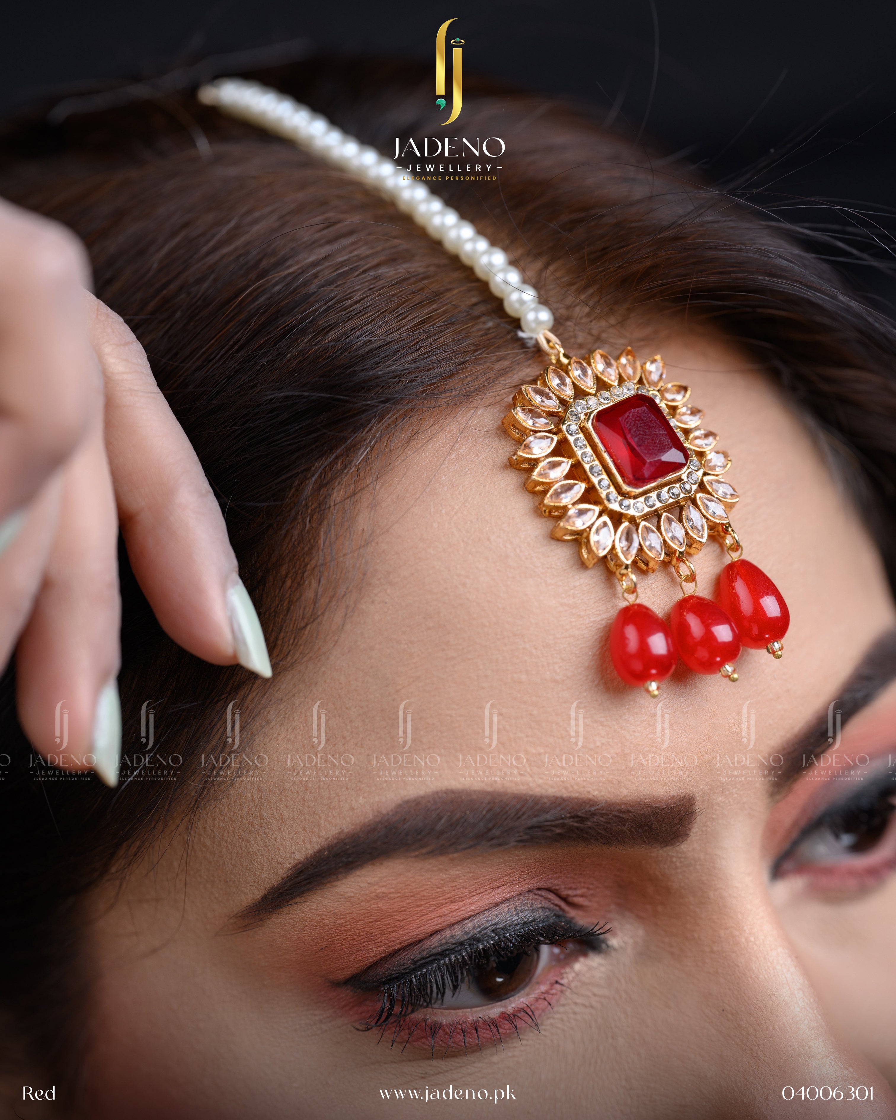 Splendid Party Wear Set with Tikka