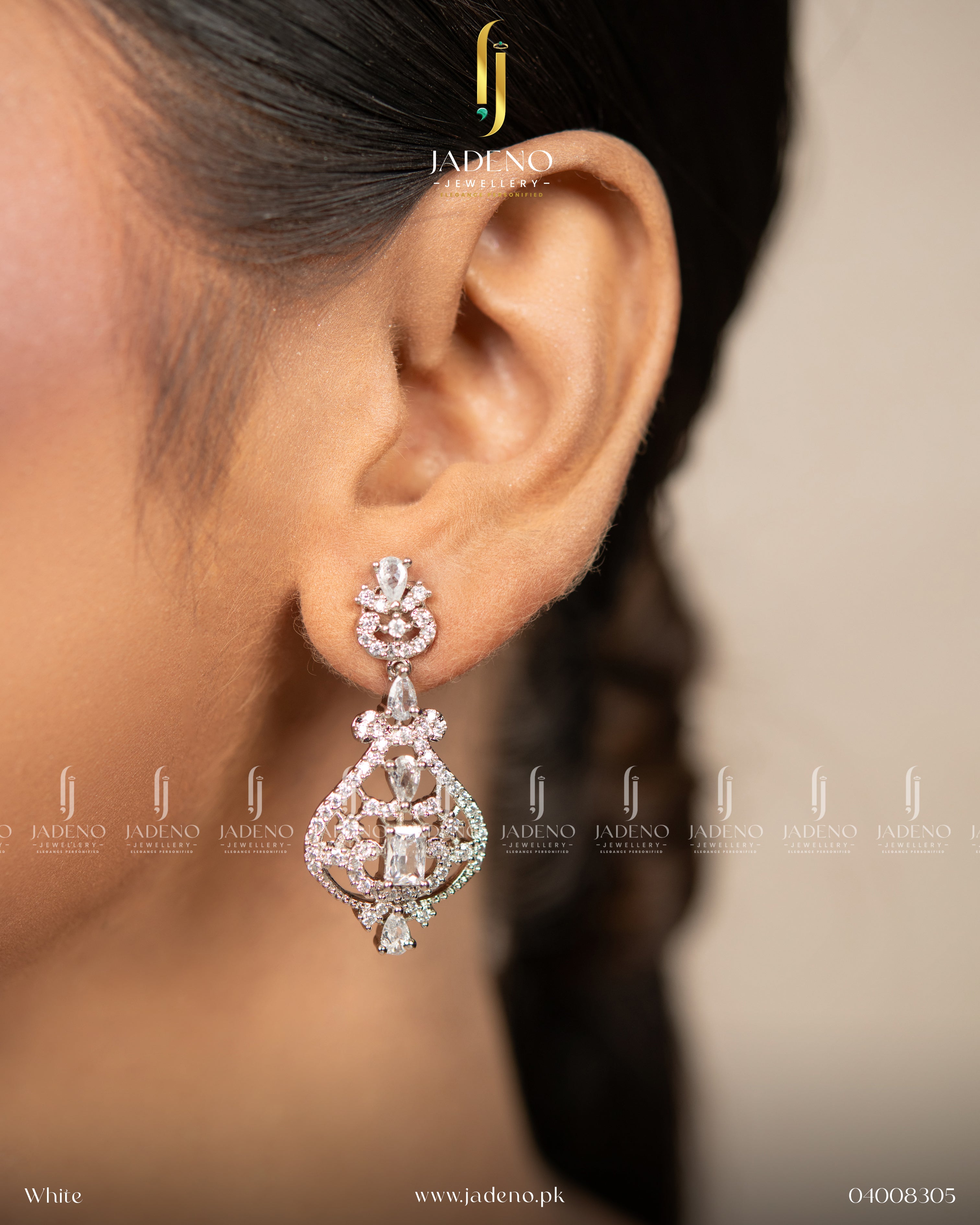 Beauteous American Diamond Set with Tika