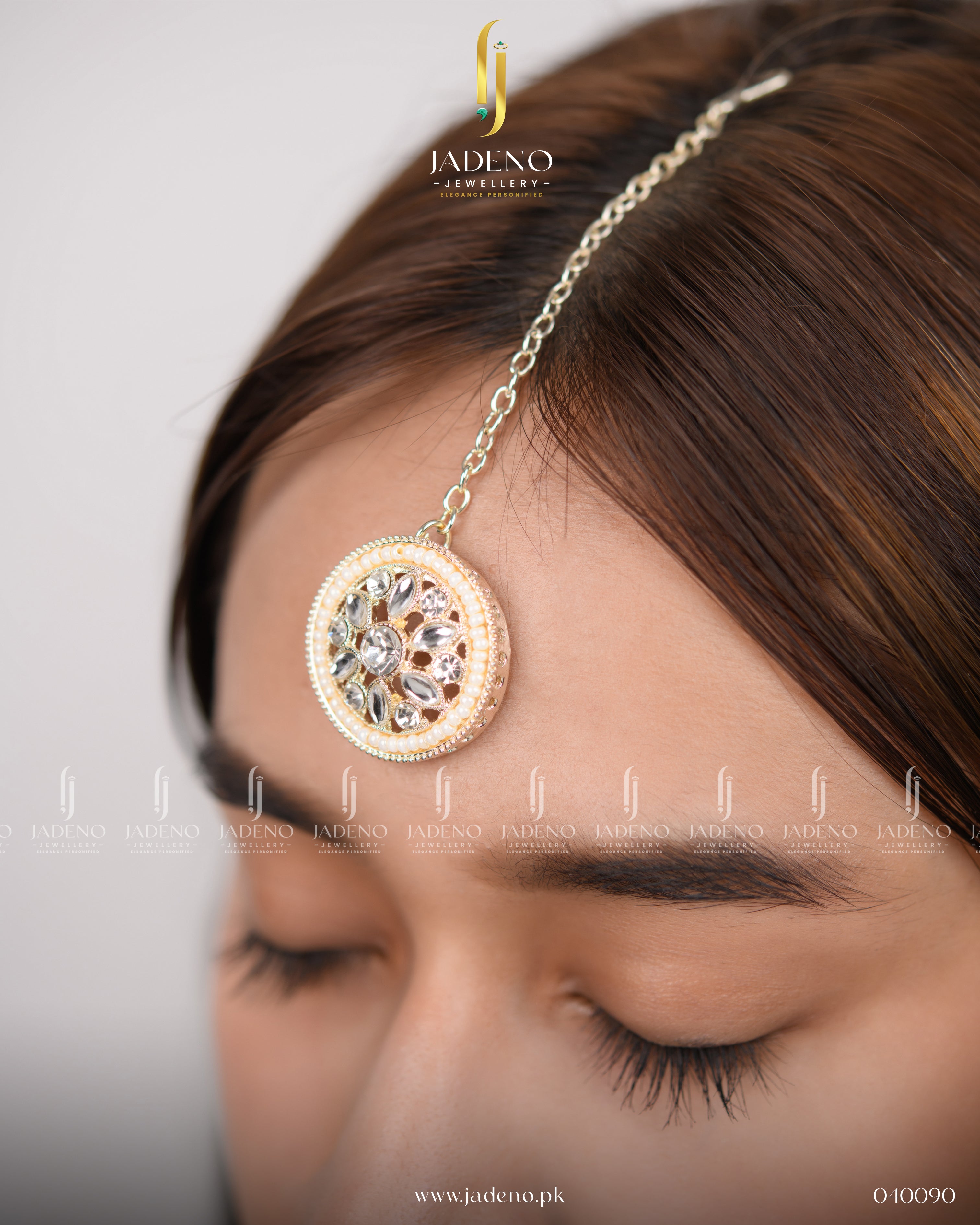 White Kundan Studded Choker set with Tika