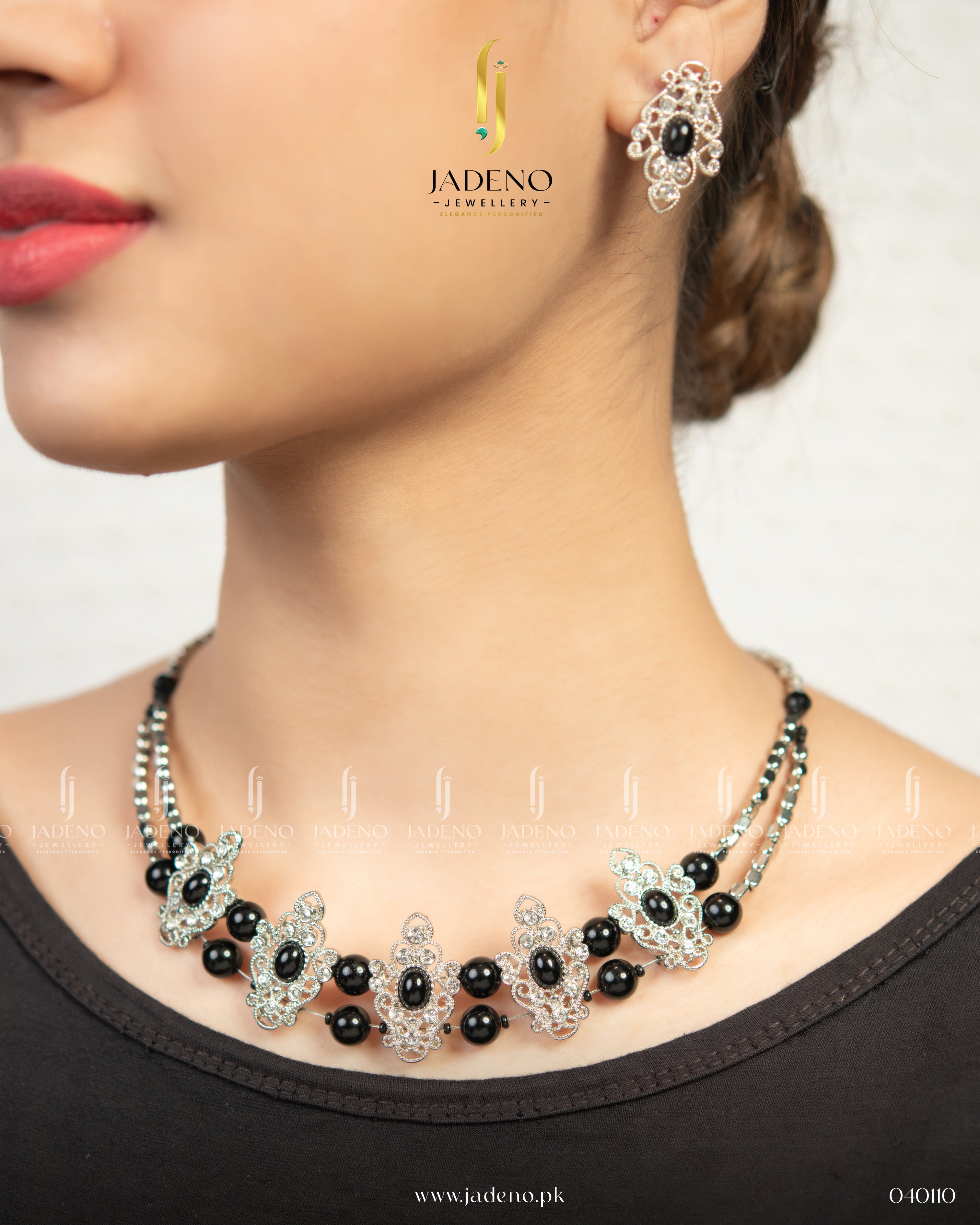 Silver Sworsk Artistic Necklace Set