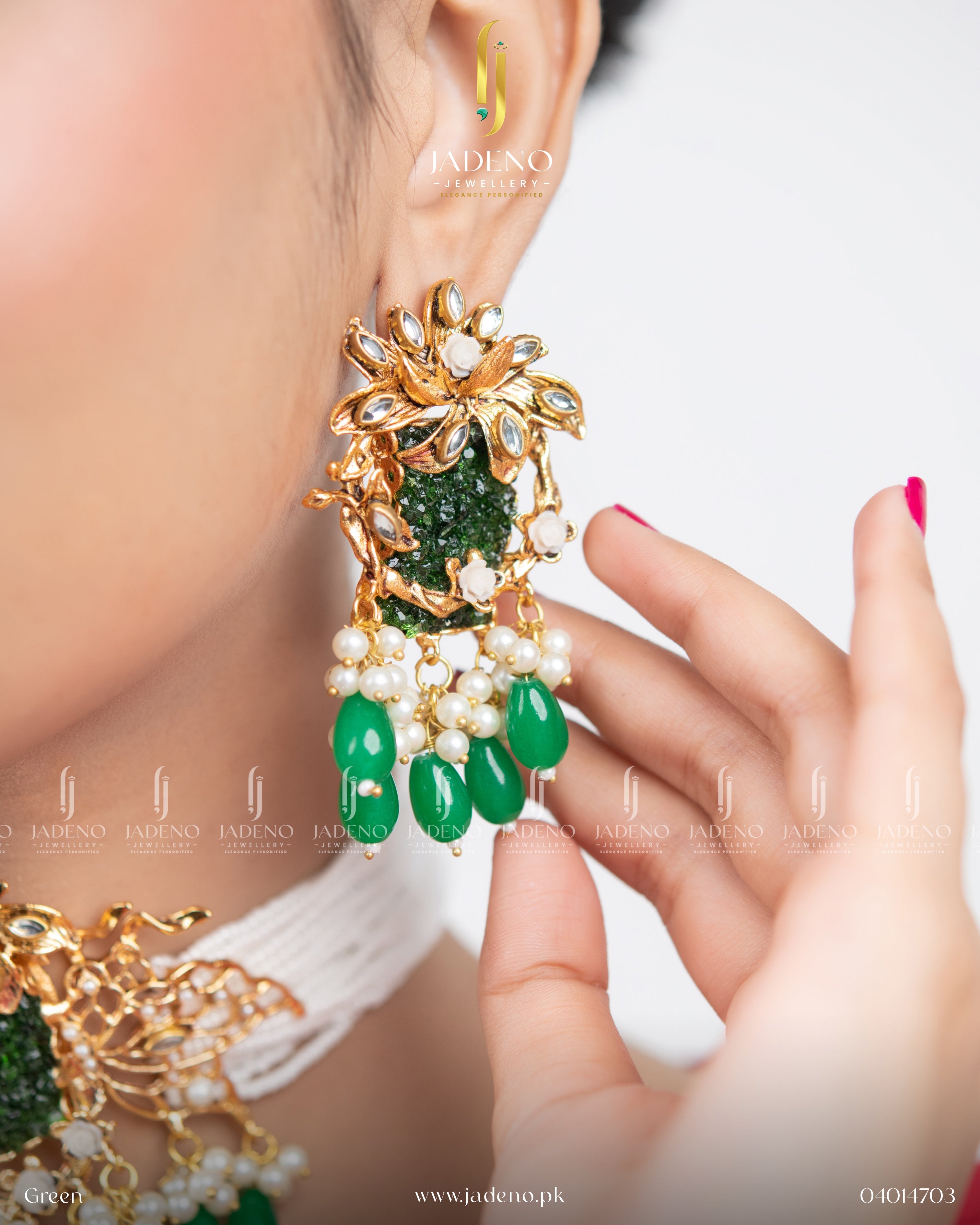 Designer's Crush Stones Choker Set