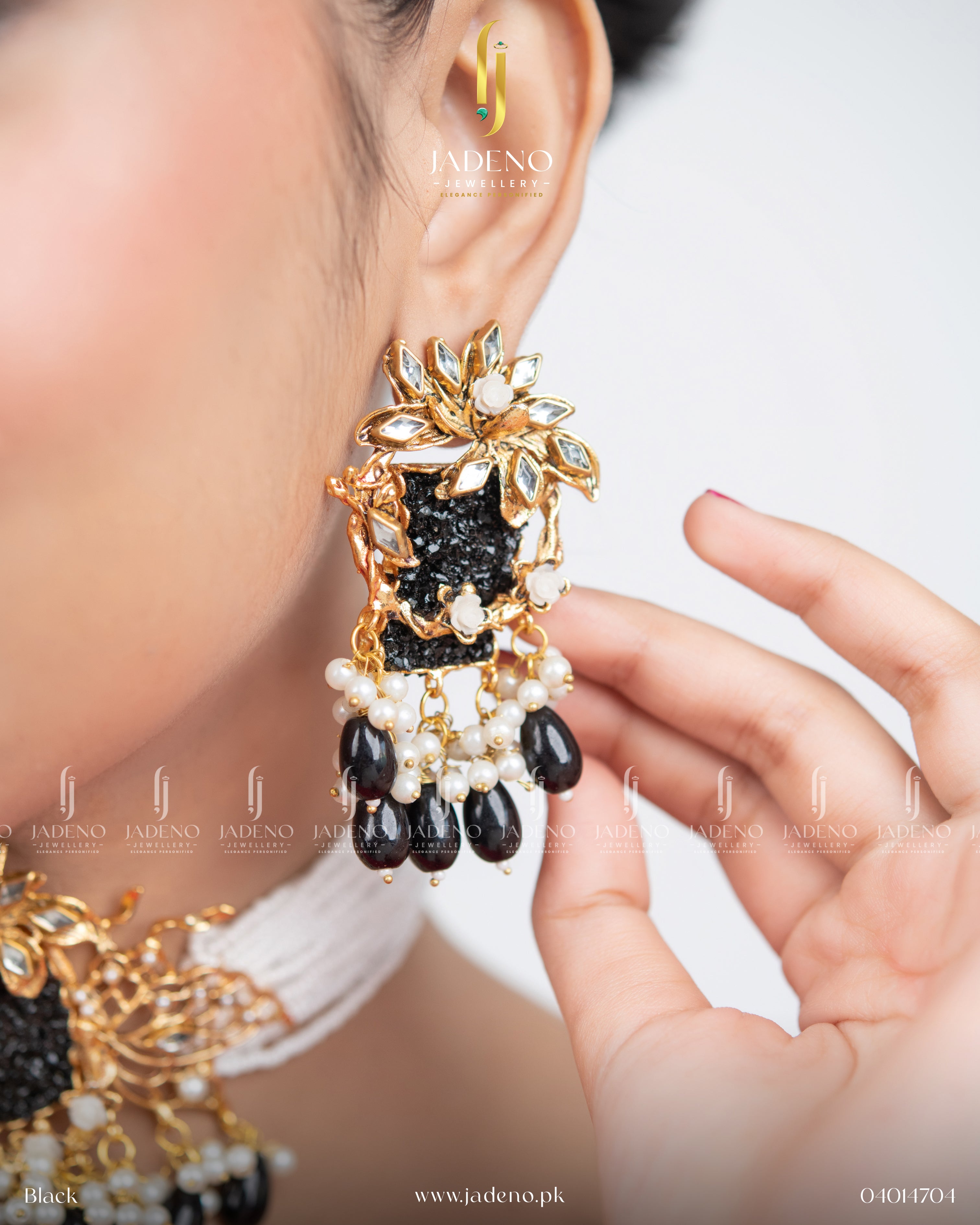 Designer's Crush Stones Choker Set