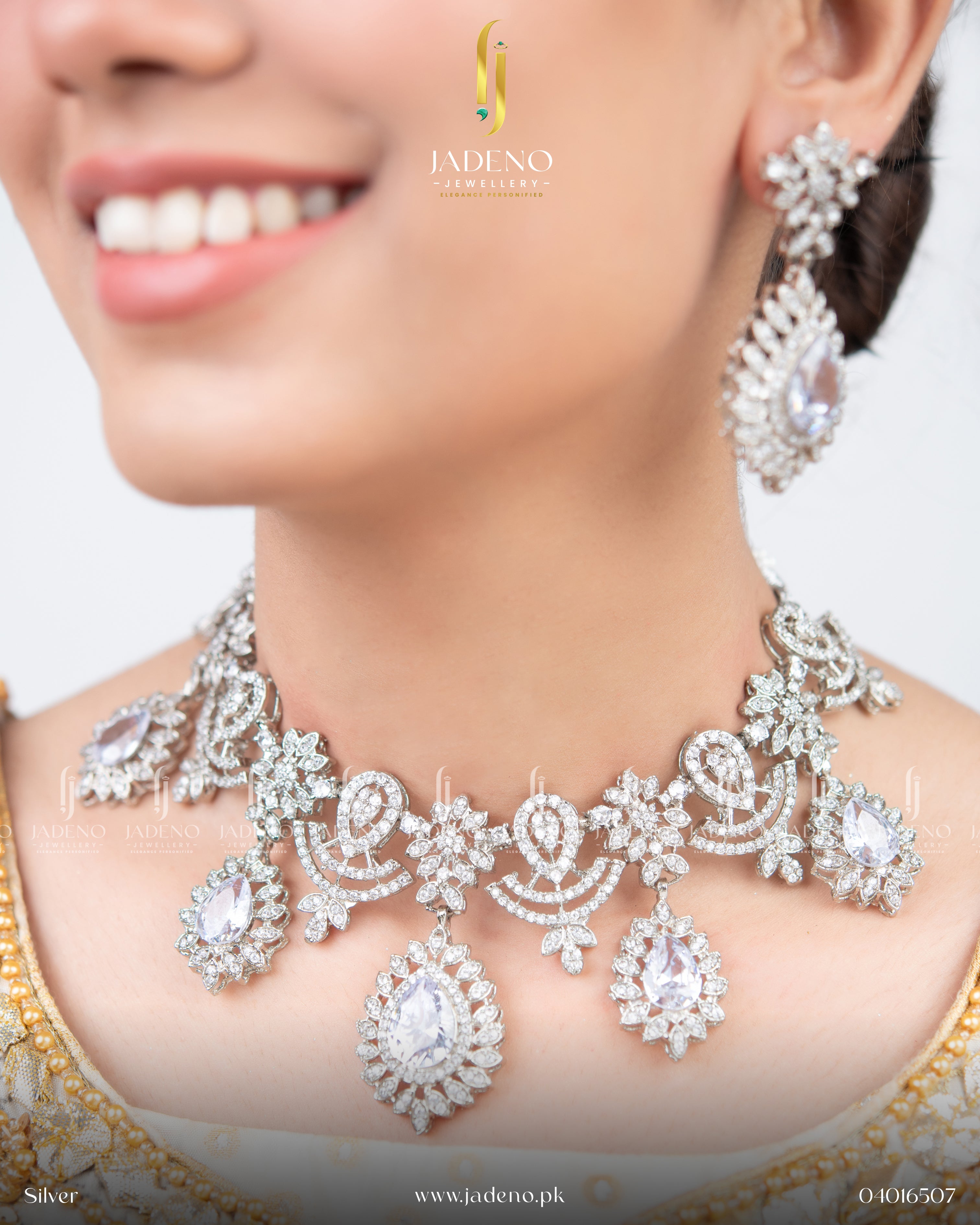 Double Layered Dazzling Necklace Set with Tika