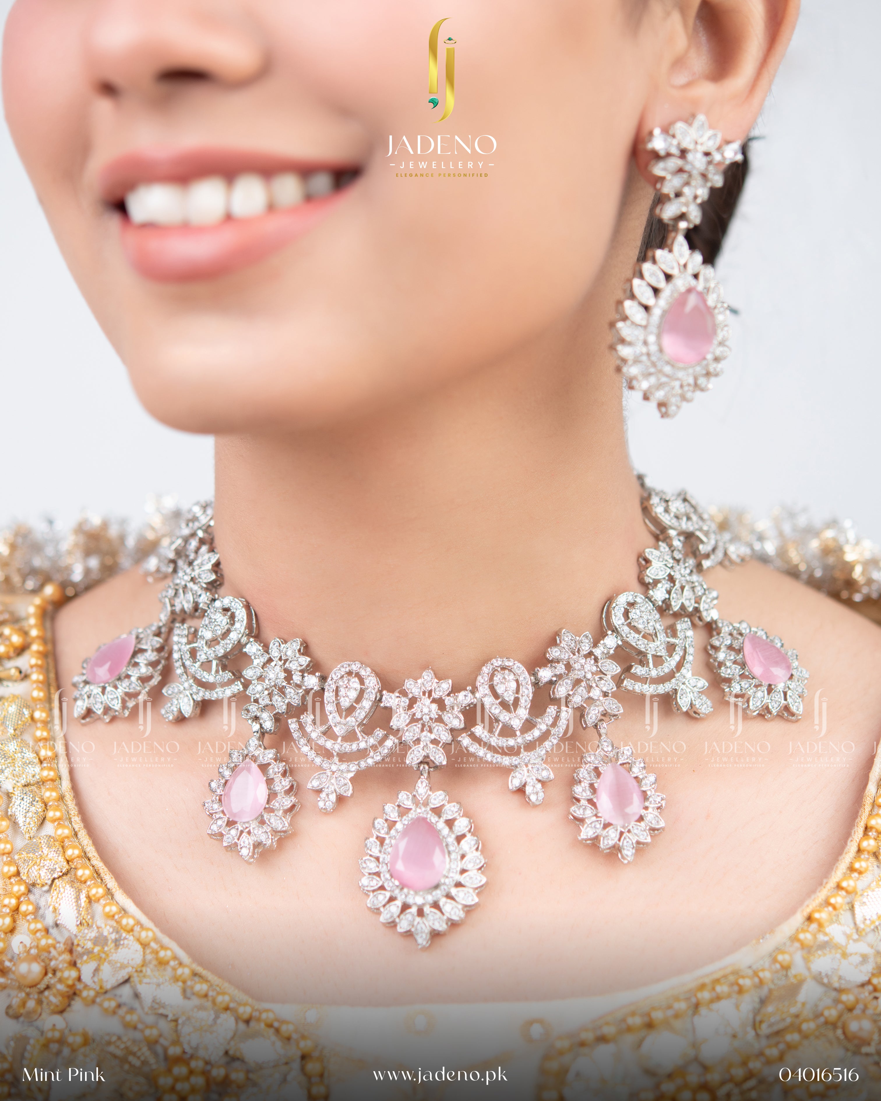 Double Layered Dazzling Necklace Set with Tika