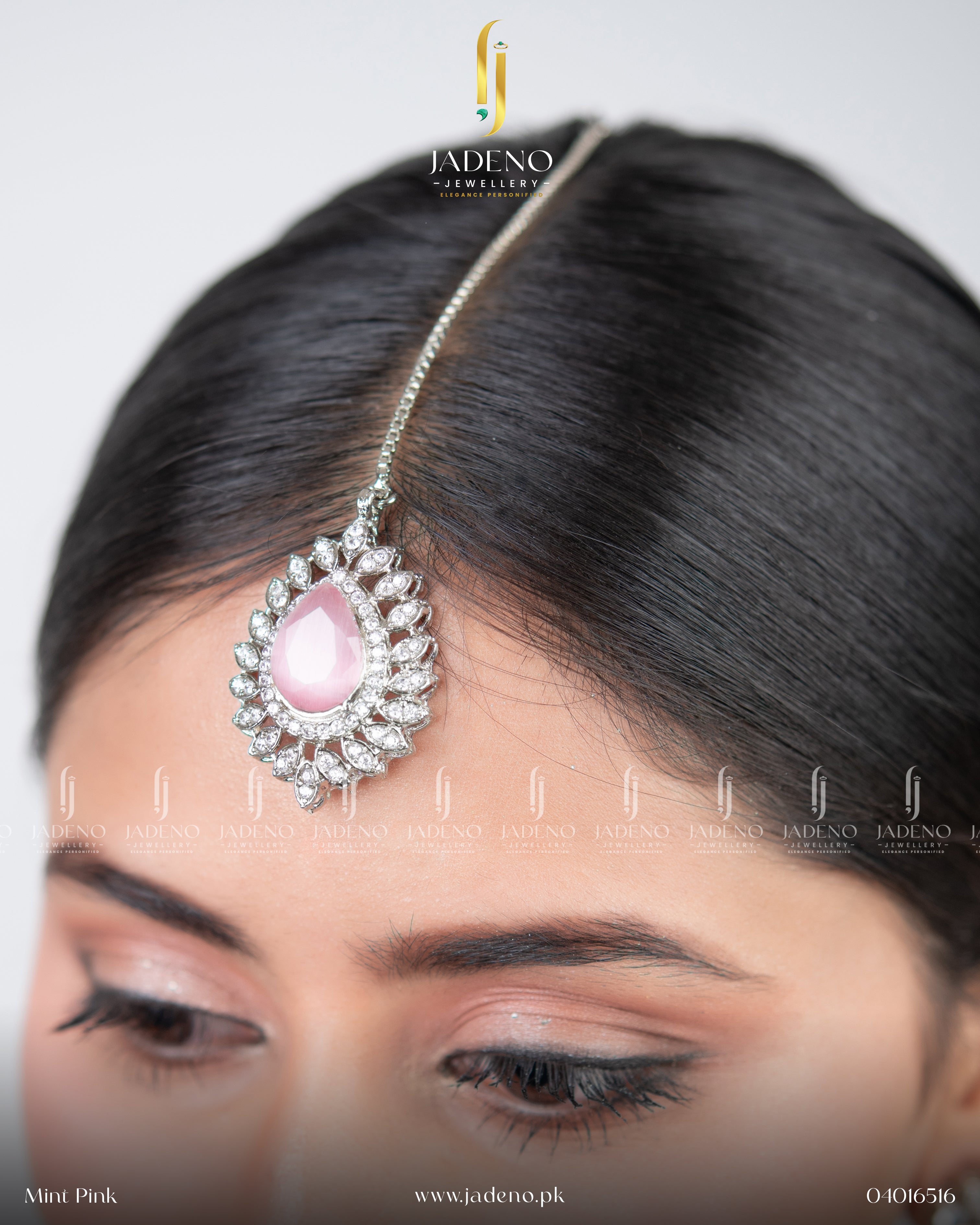 Double Layered Dazzling Necklace Set with Tika