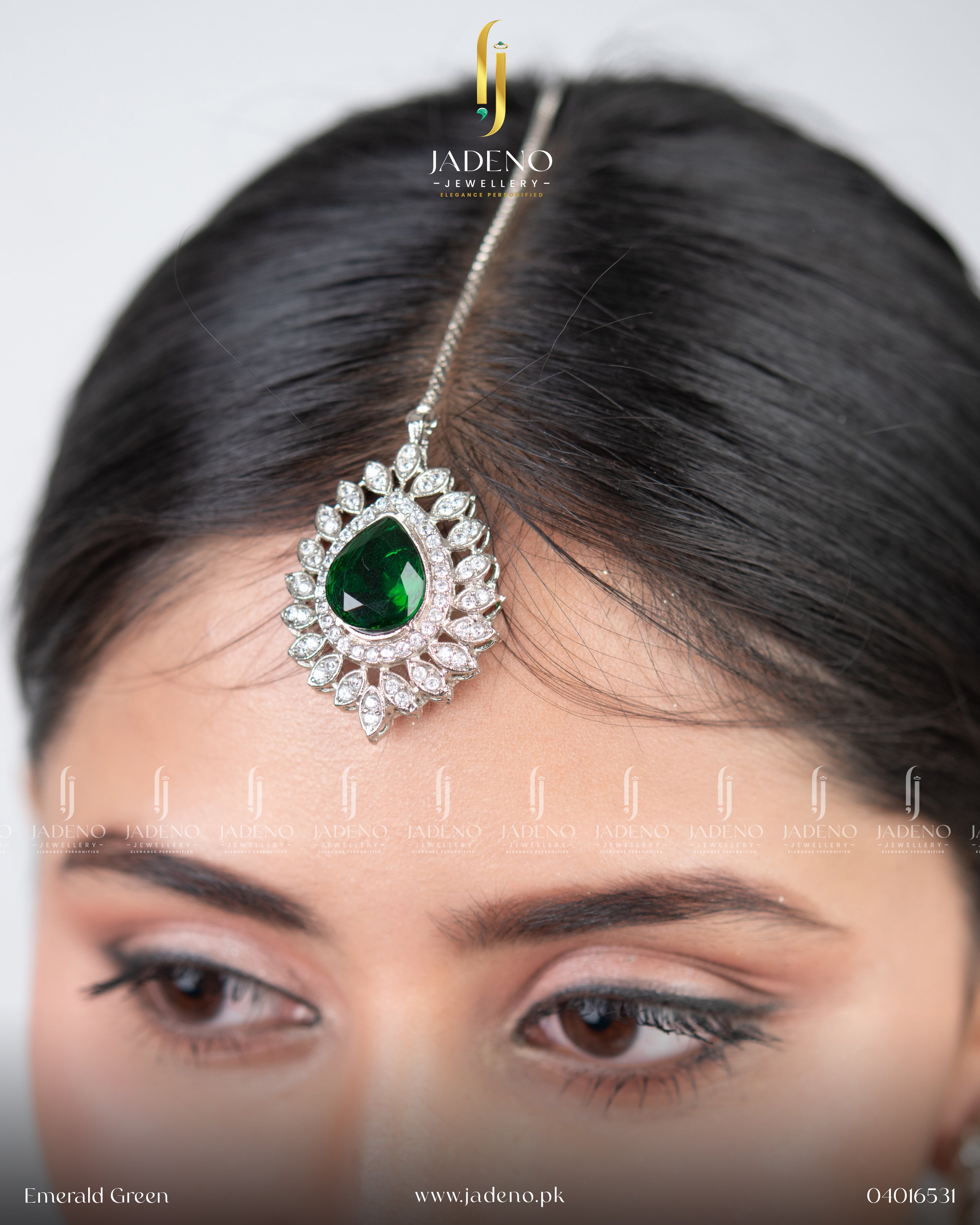 Double Layered Dazzling Necklace Set with Tika