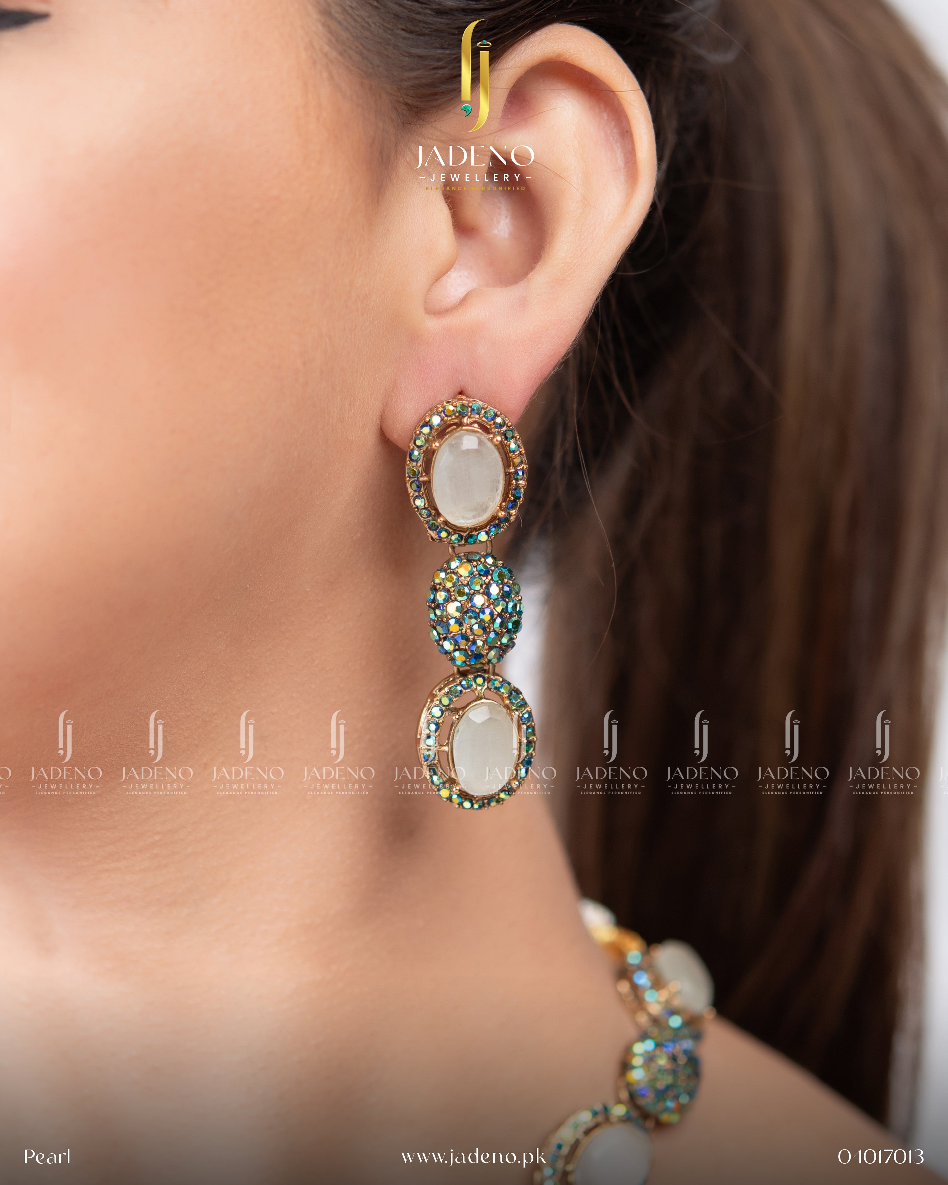 The Exuberant Rhinestone Necklace Set