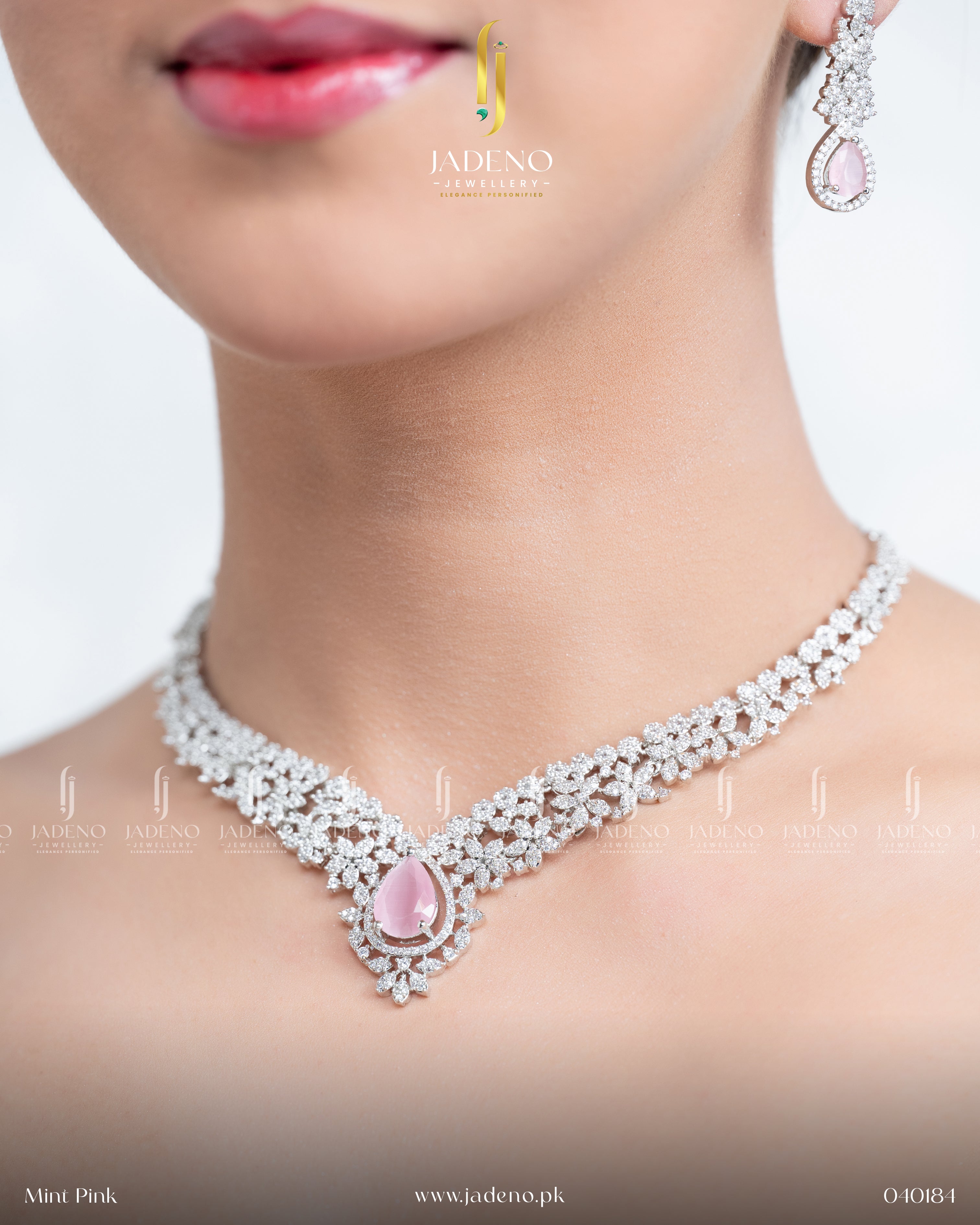 The Royal Victorian AD Necklace Set