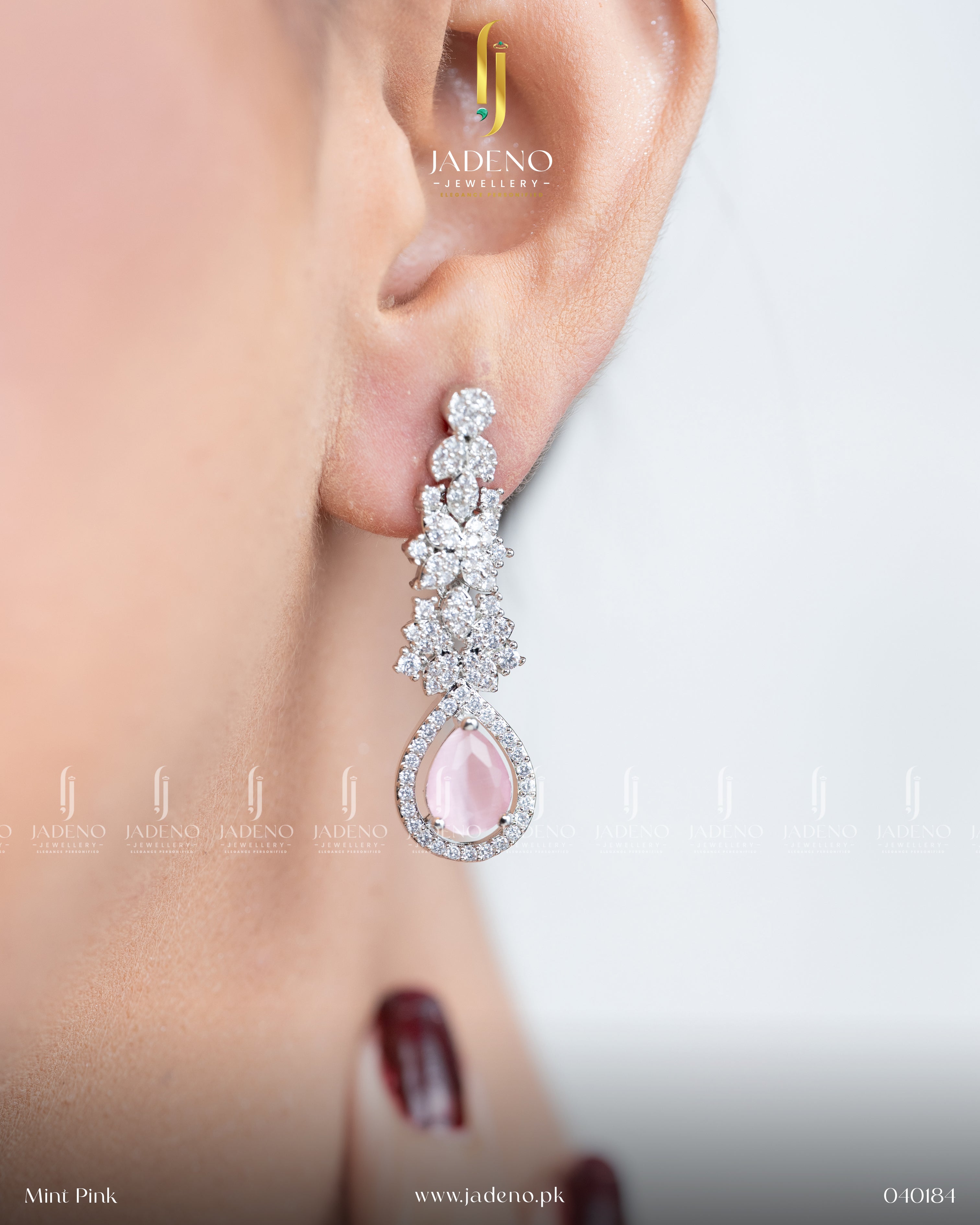 The Royal Victorian AD Necklace Set