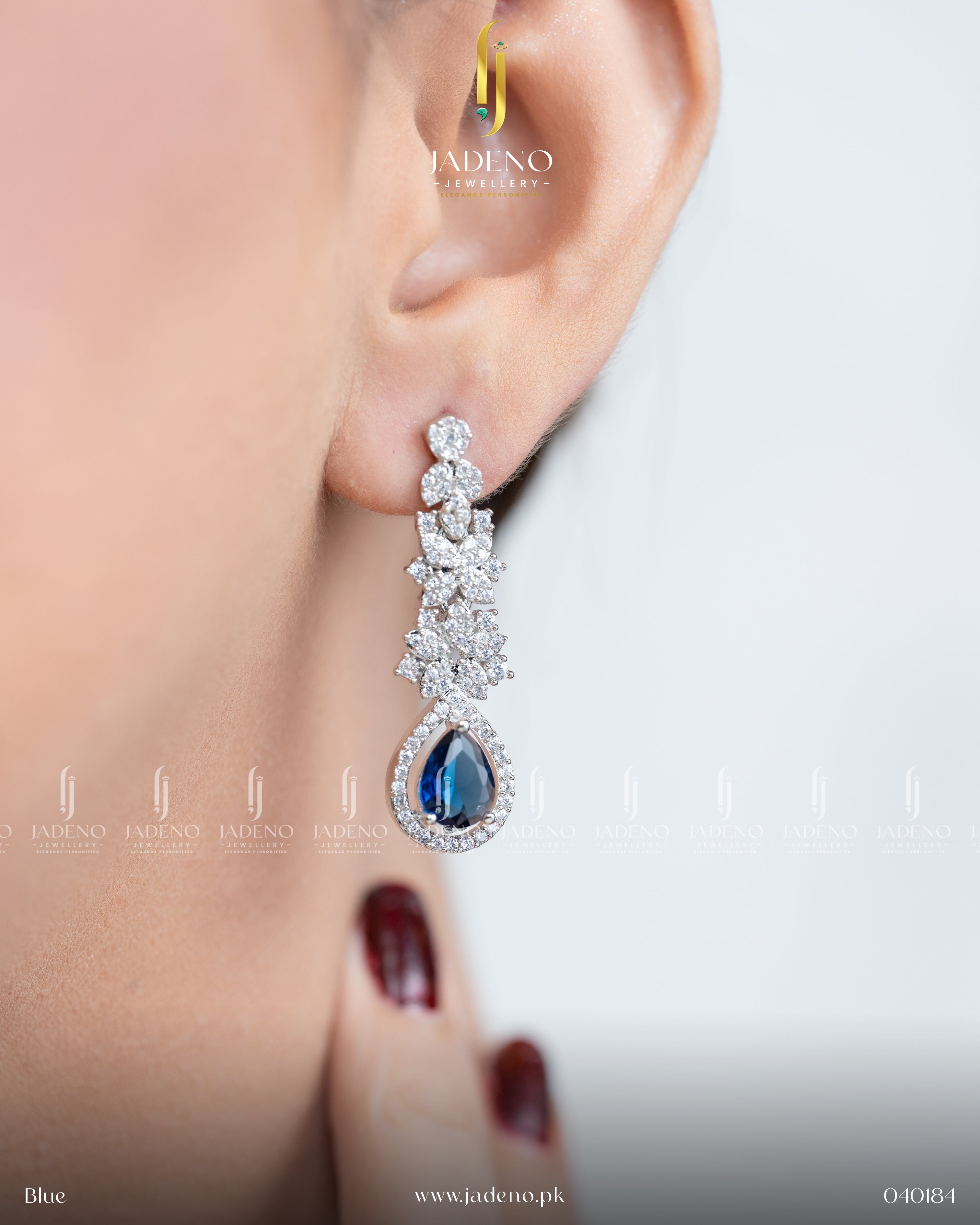 The Royal Victorian AD Necklace Set