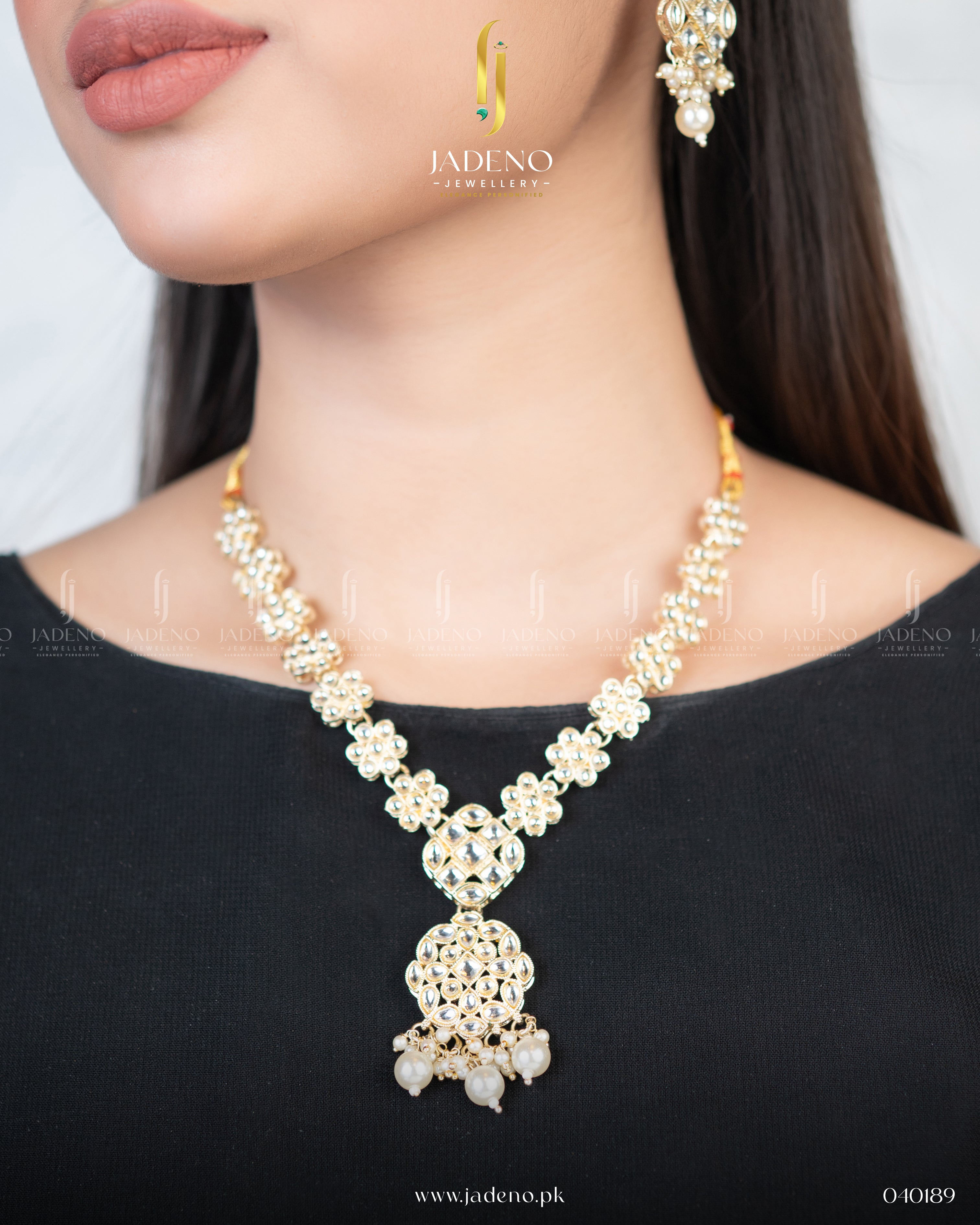 Pure Indian Sundar Necklace Set With Tika