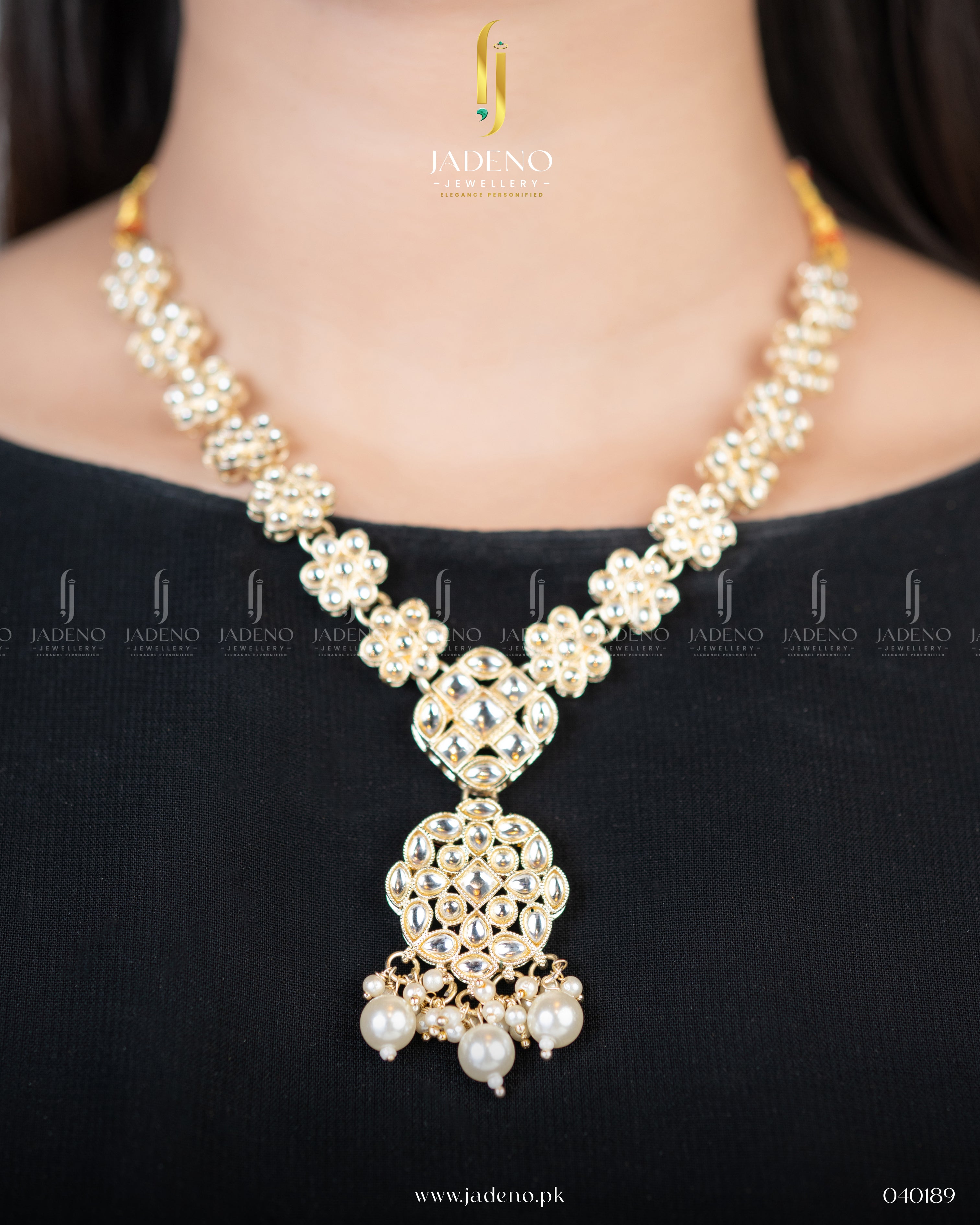 Pure Indian Sundar Necklace Set With Tika