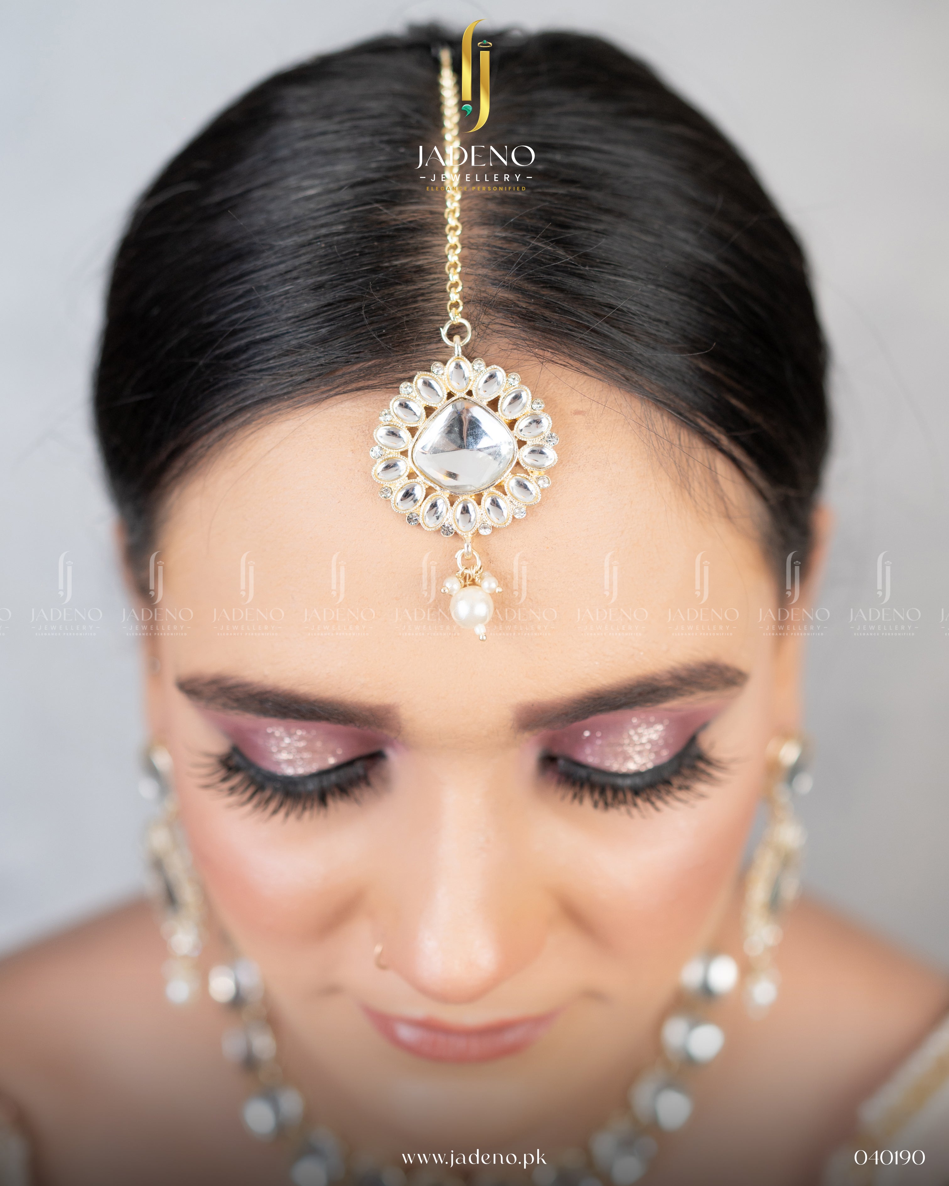 The Uncut Kundan Necklace Set with Tika