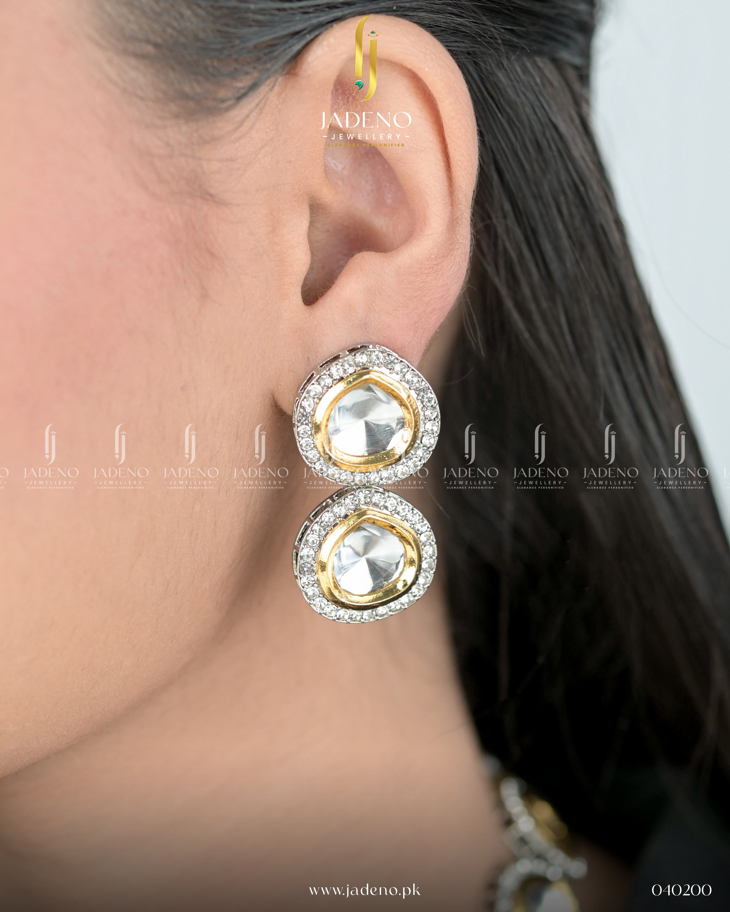 The Pure Indian Kundan Tejani Necklace Set With Tika