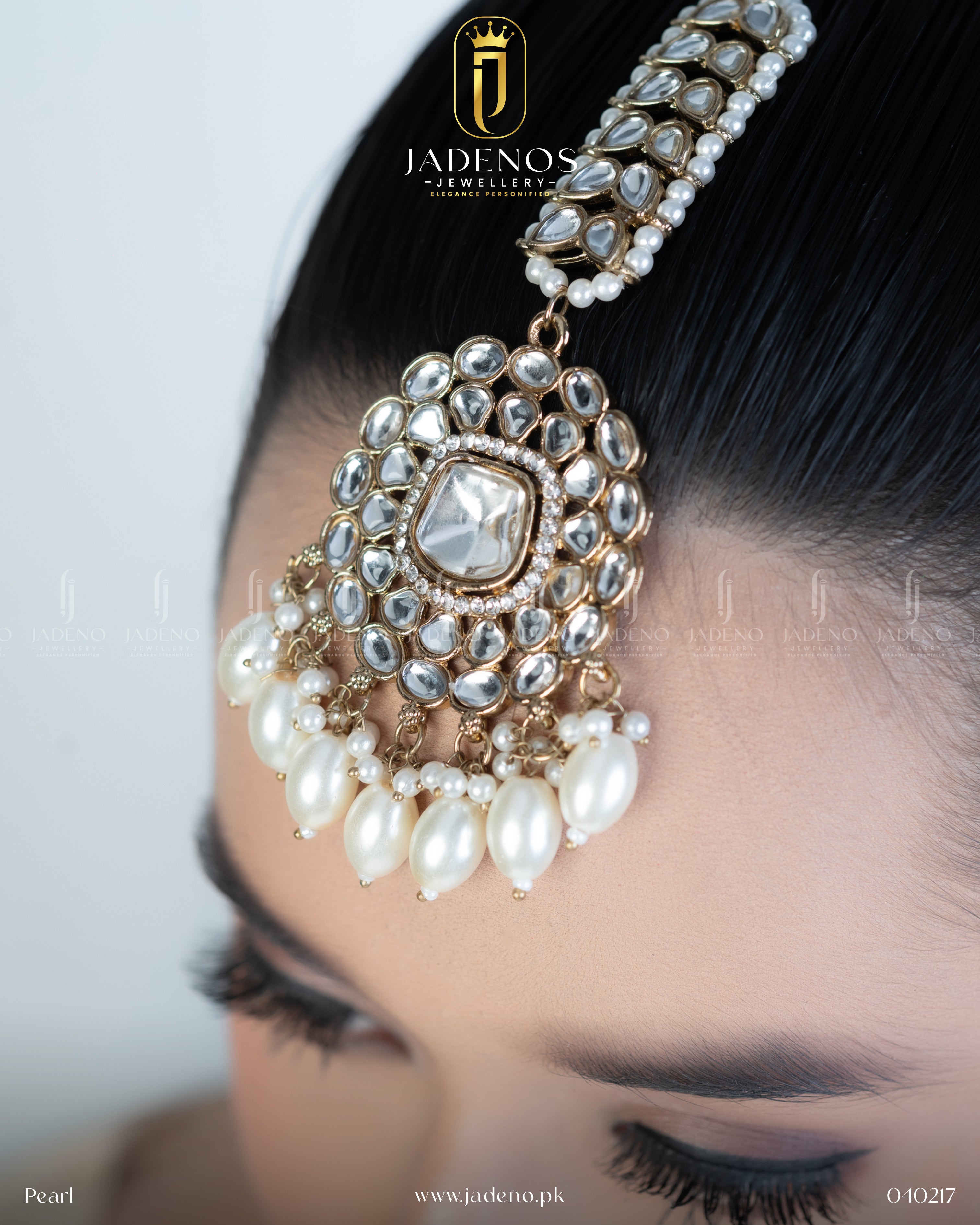 The Sahiba's Kundana Polki Set with Tika