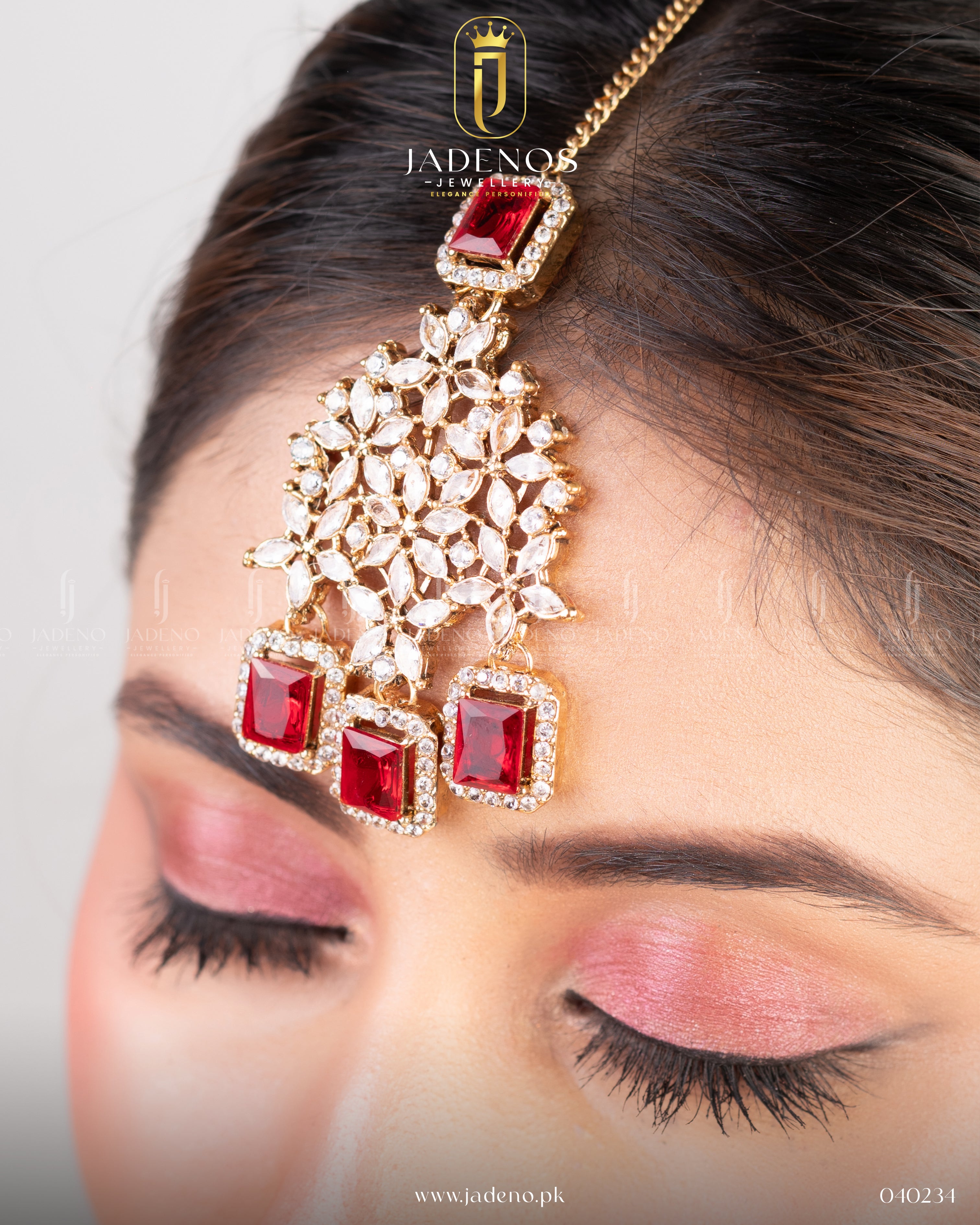 The Taj-e-Noor Set With Tika Golden