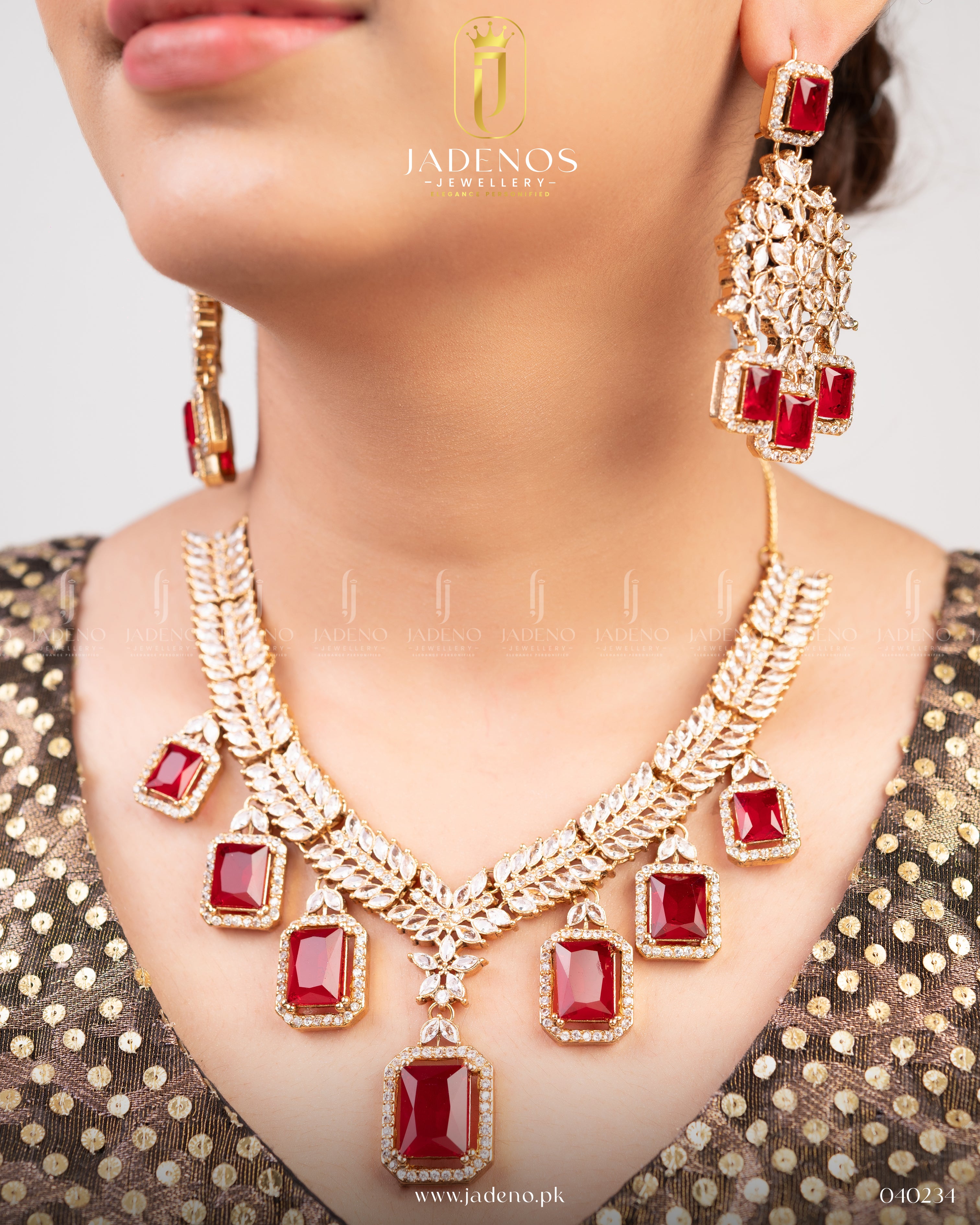 The Taj-e-Noor Set With Tika Golden