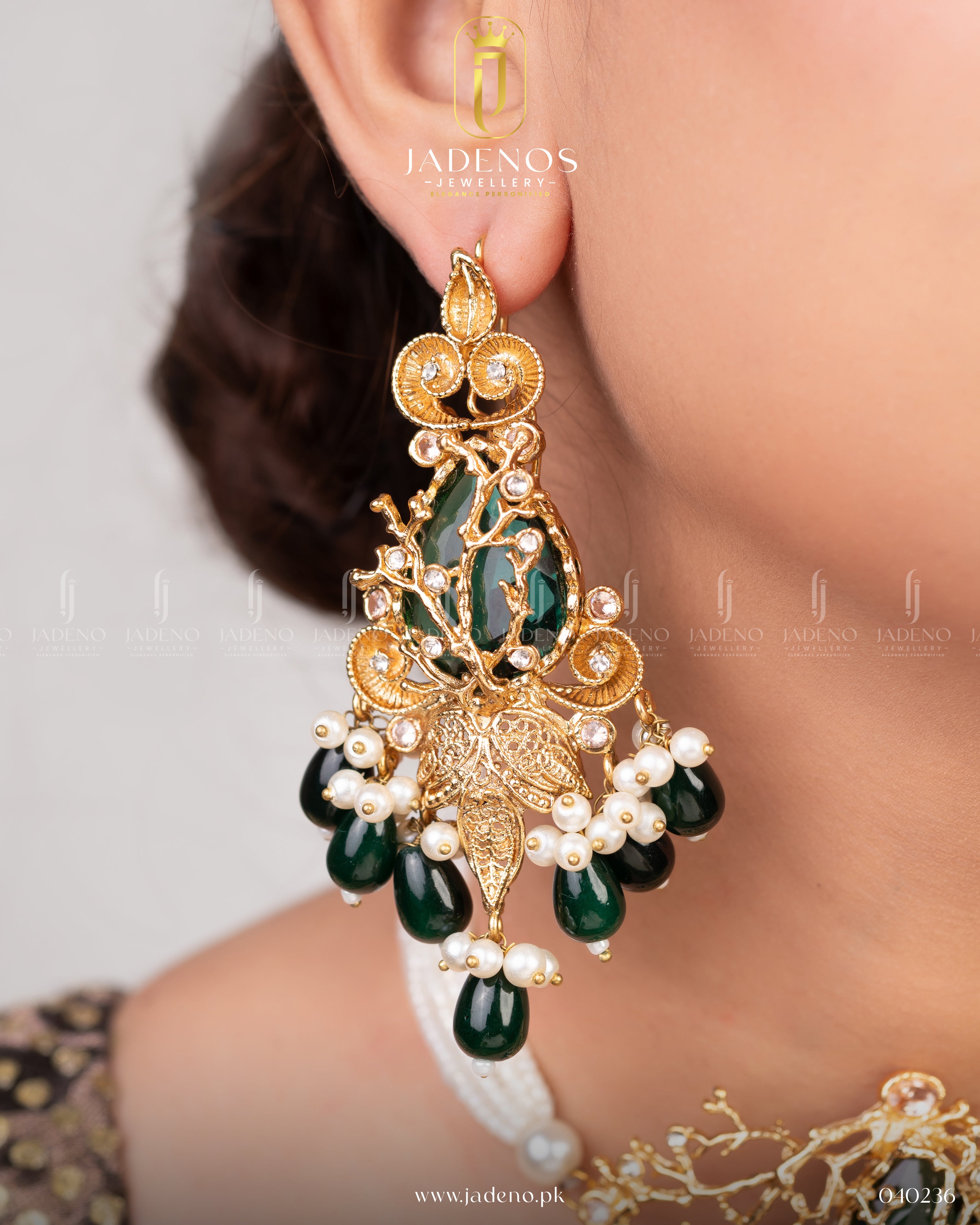 The Gulshan-e-Zar Choker  Set with Tika