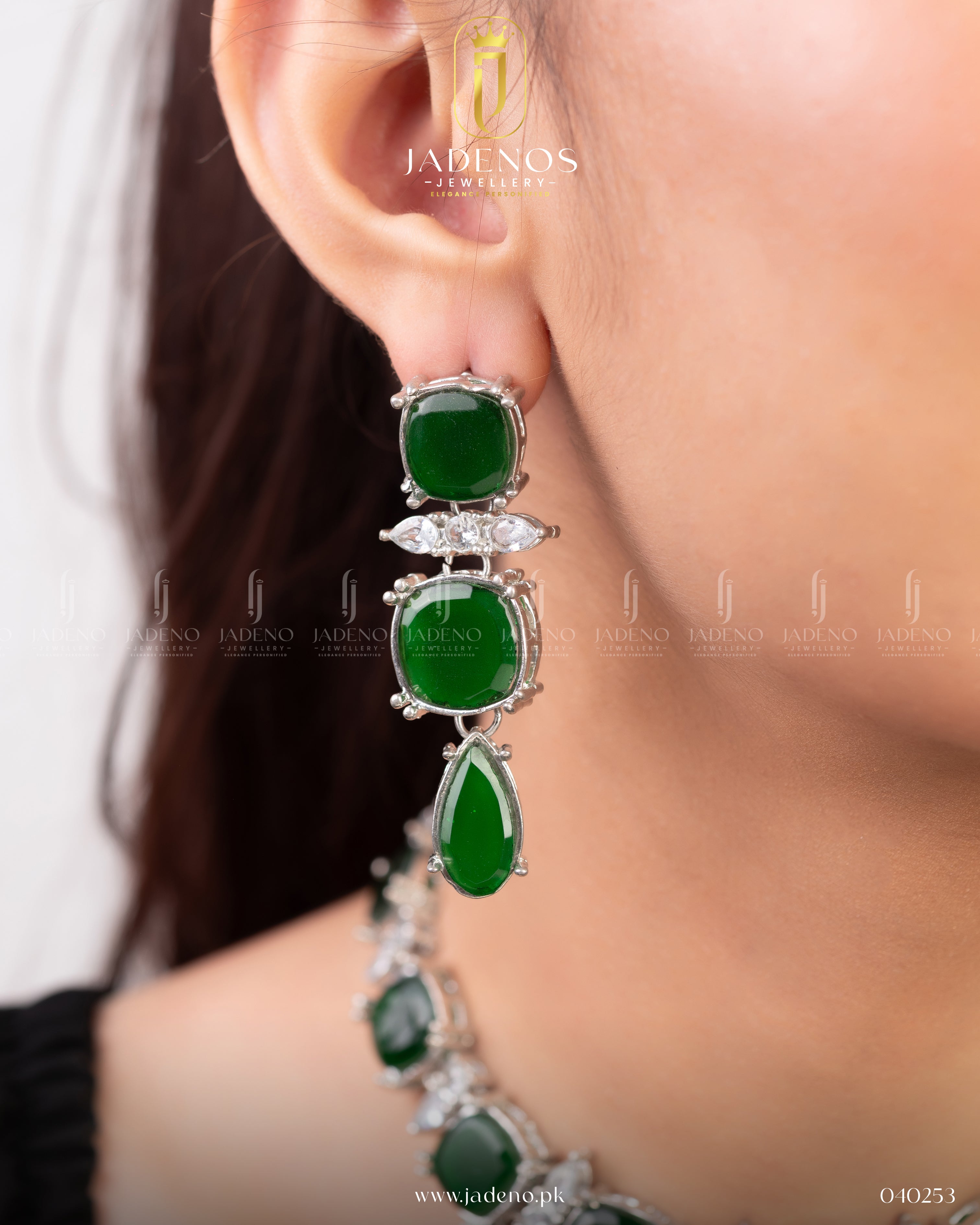 The Majestic Grace Necklace Set With Tika