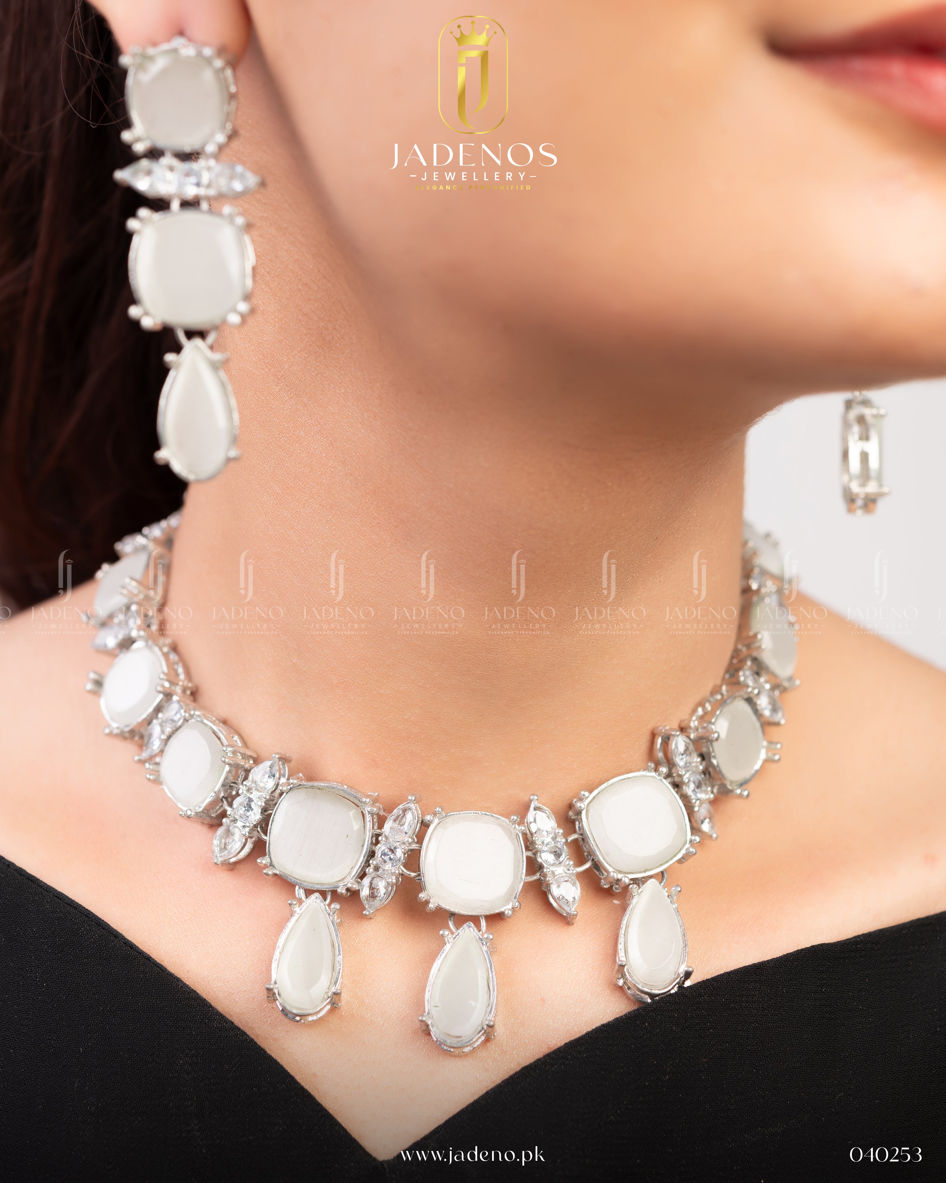 The Majestic Grace Necklace Set With Tika