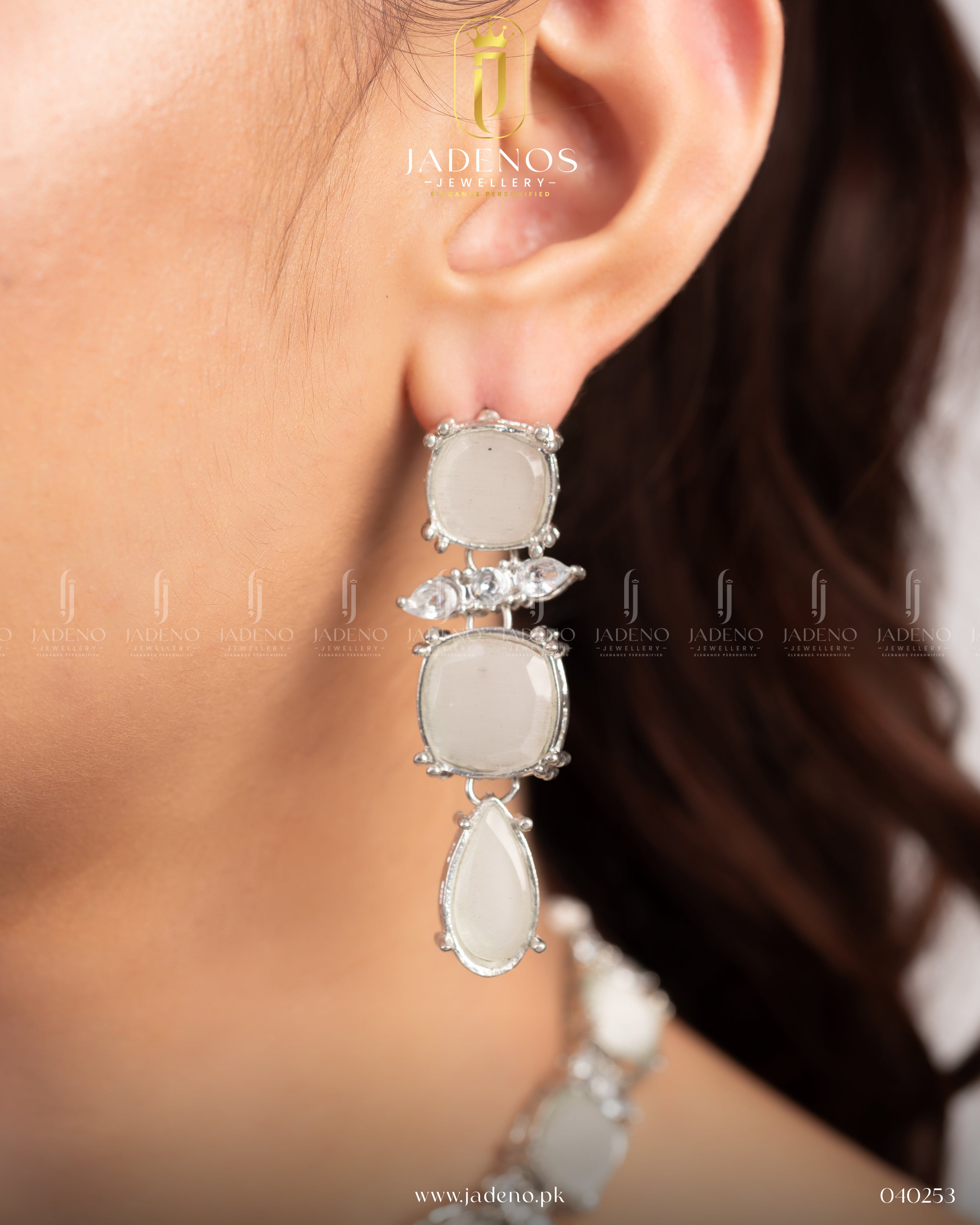 The Majestic Grace Necklace Set With Tika