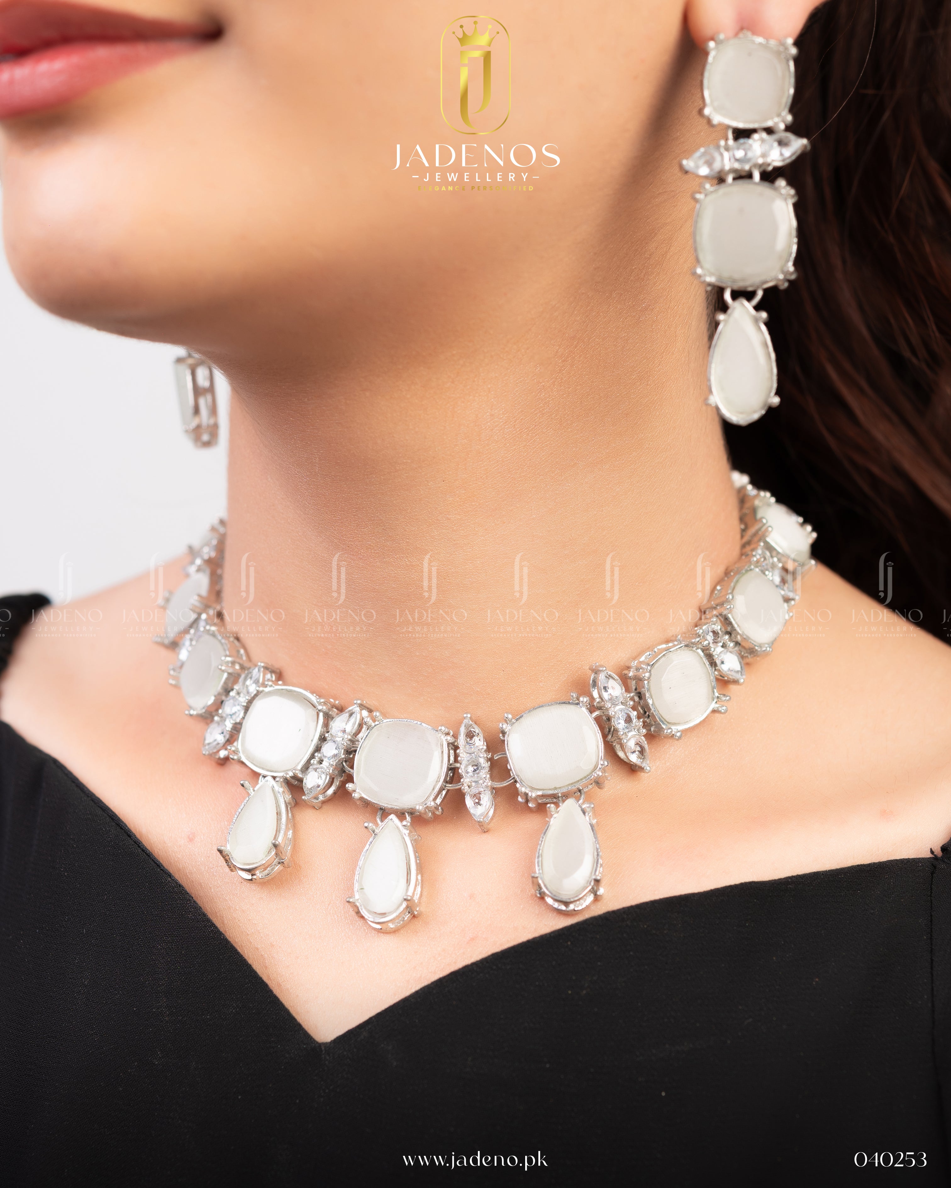 The Majestic Grace Necklace Set With Tika