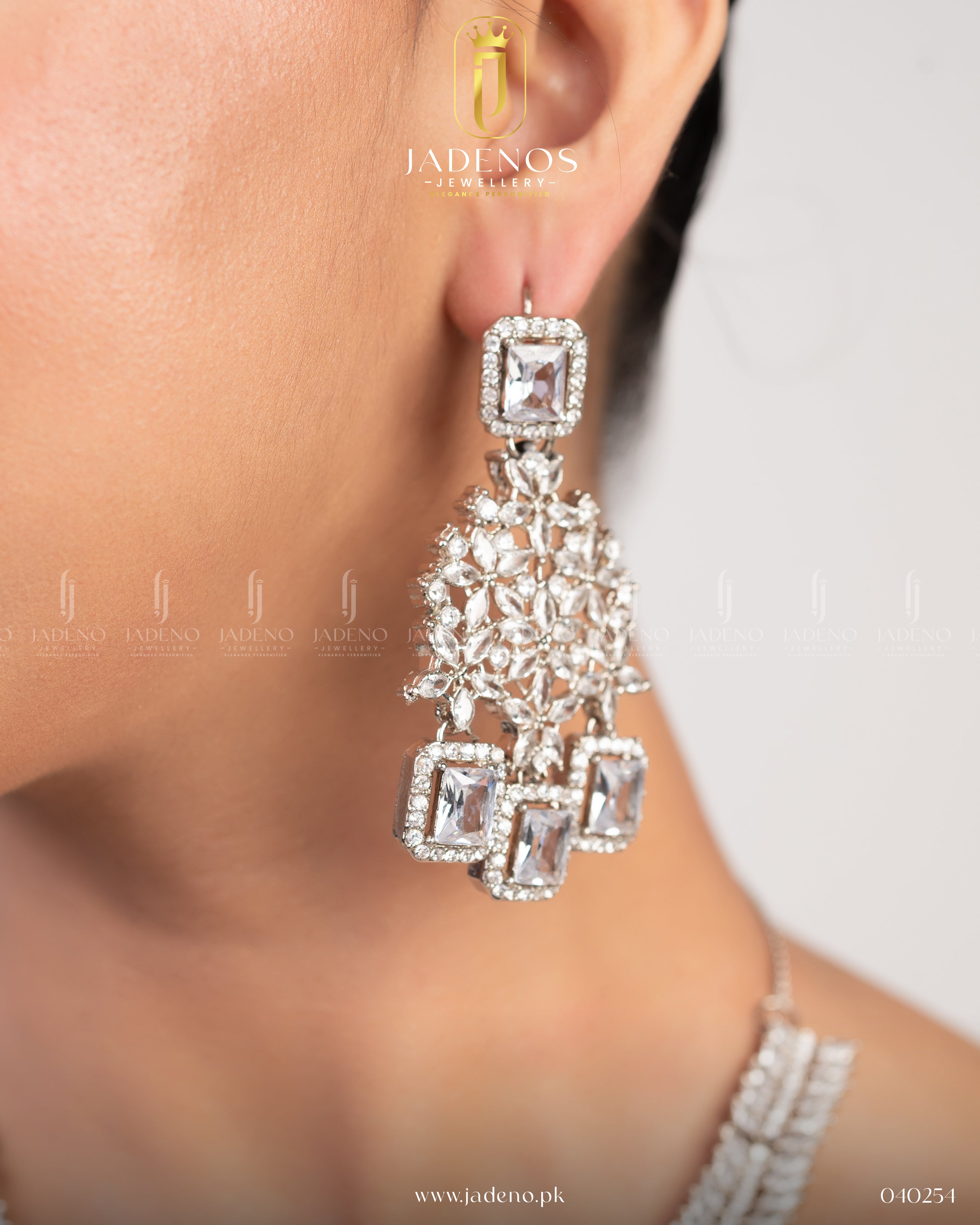 The Taj-e-Noor Set  (With Tika) Silver