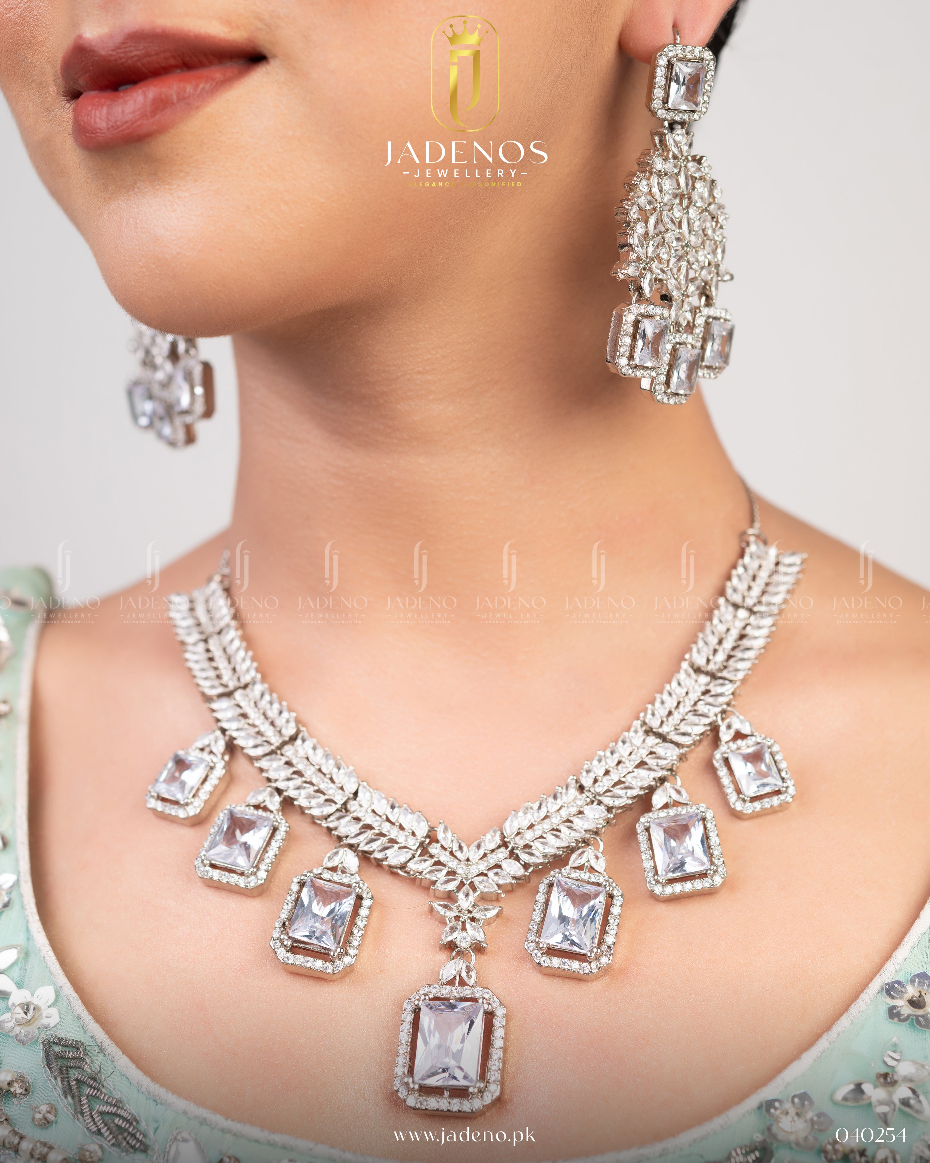 The Taj-e-Noor Set  (With Tika) Silver
