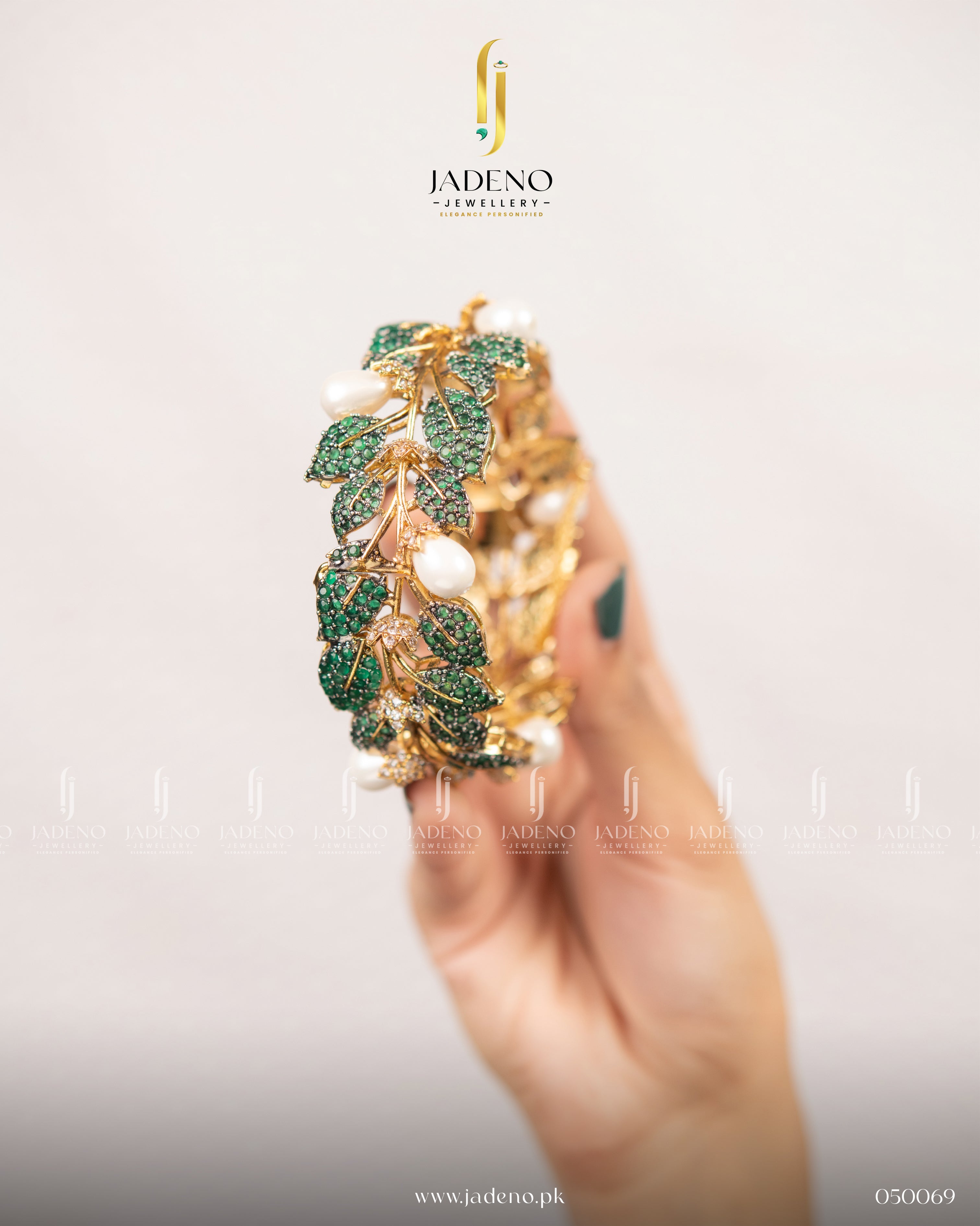 Elegant Design Zirca Jadao Openable Bangle (Single Piece)