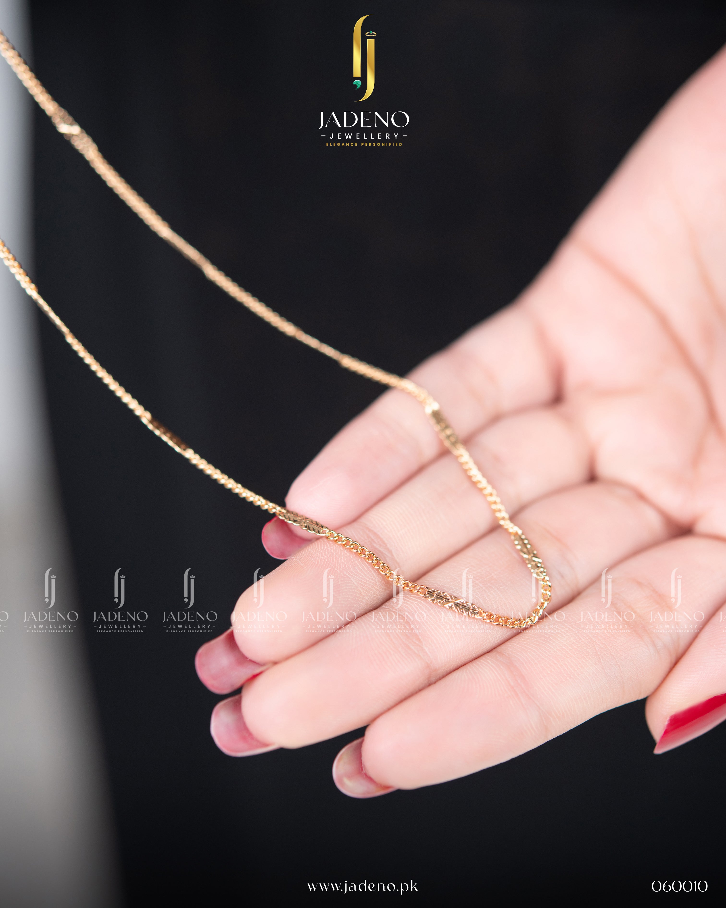 Bended Sparkly Chain