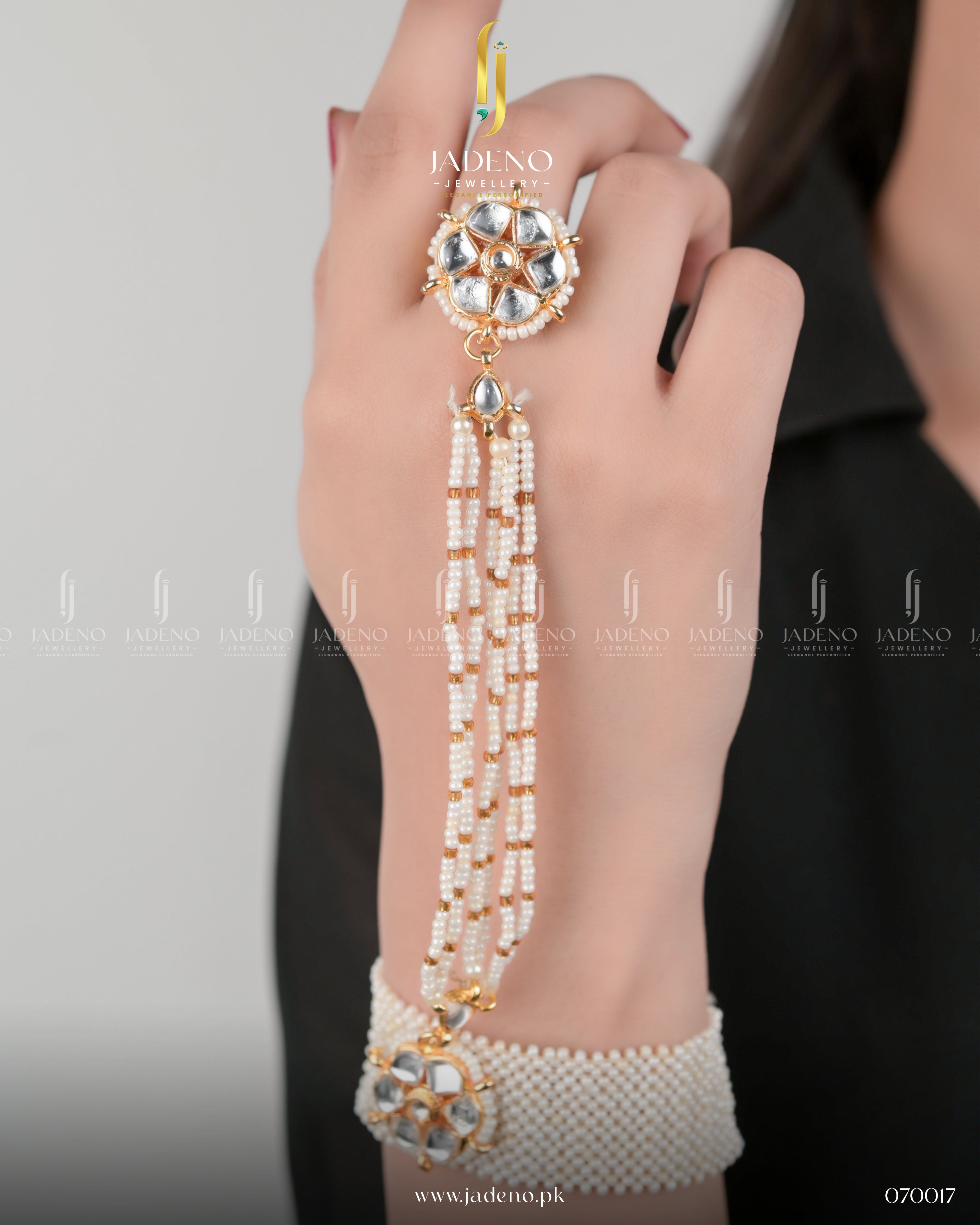 Elegant Hand Accesory Anja