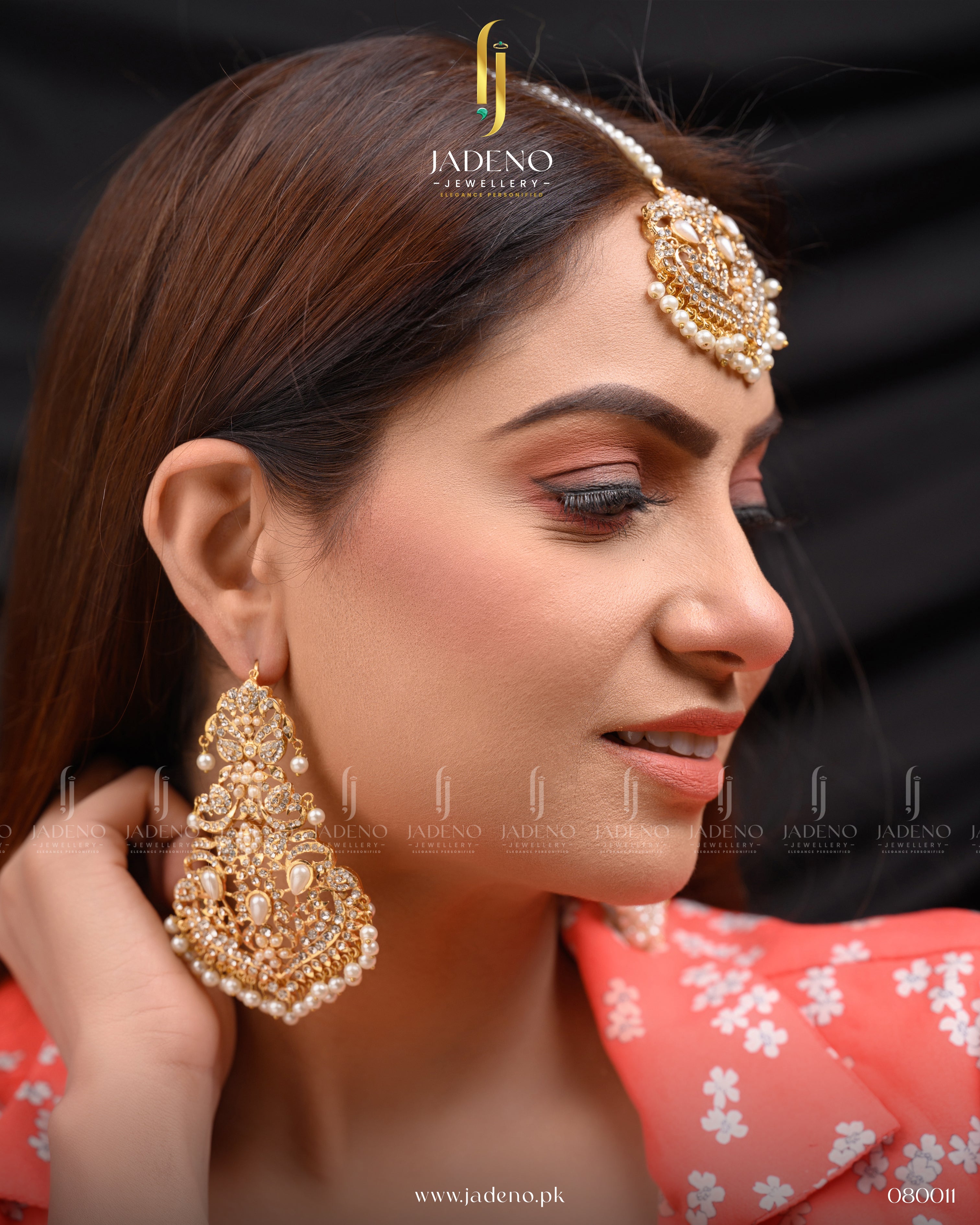 Classy Earrings with Maang Tikka