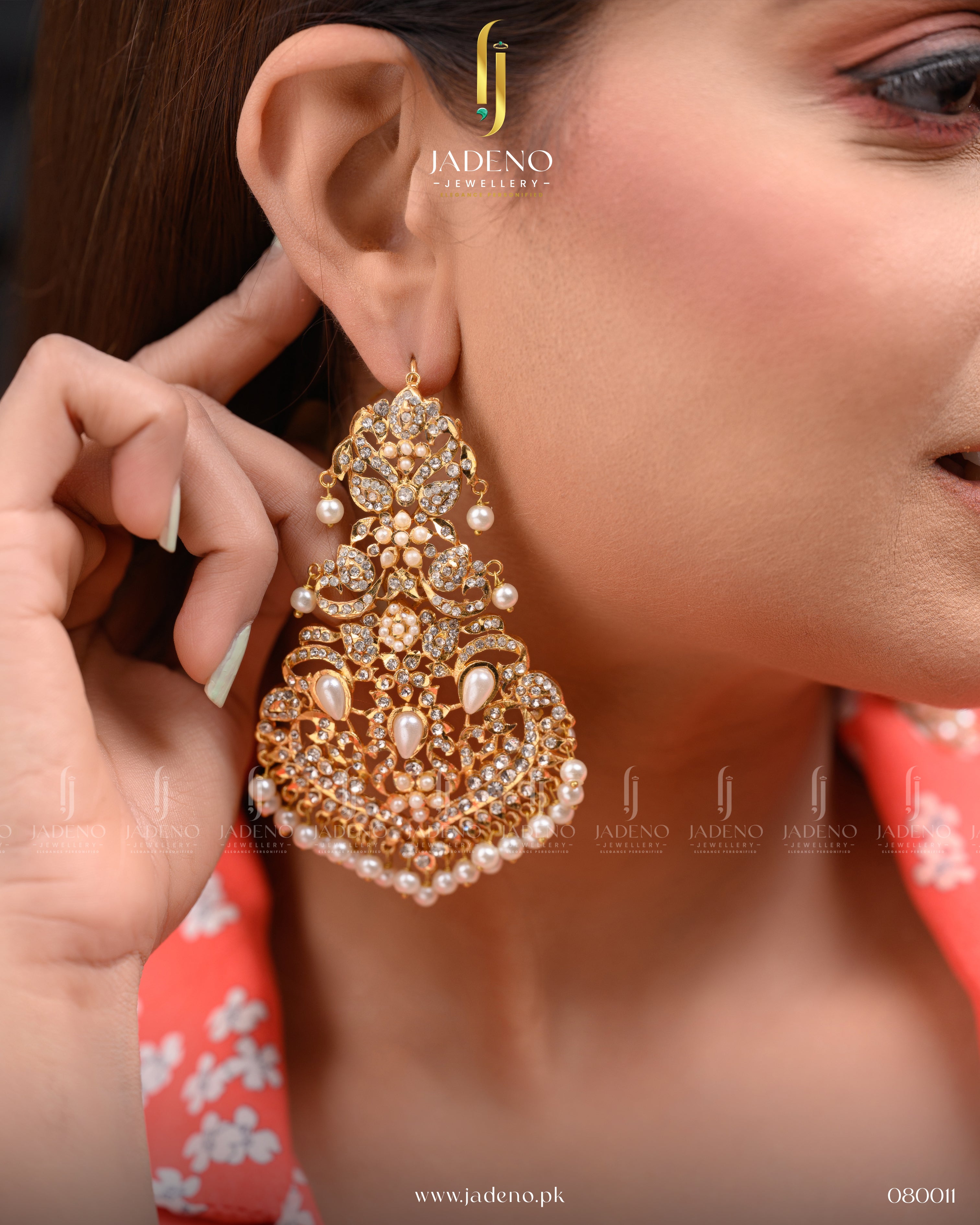 Classy Earrings with Maang Tikka