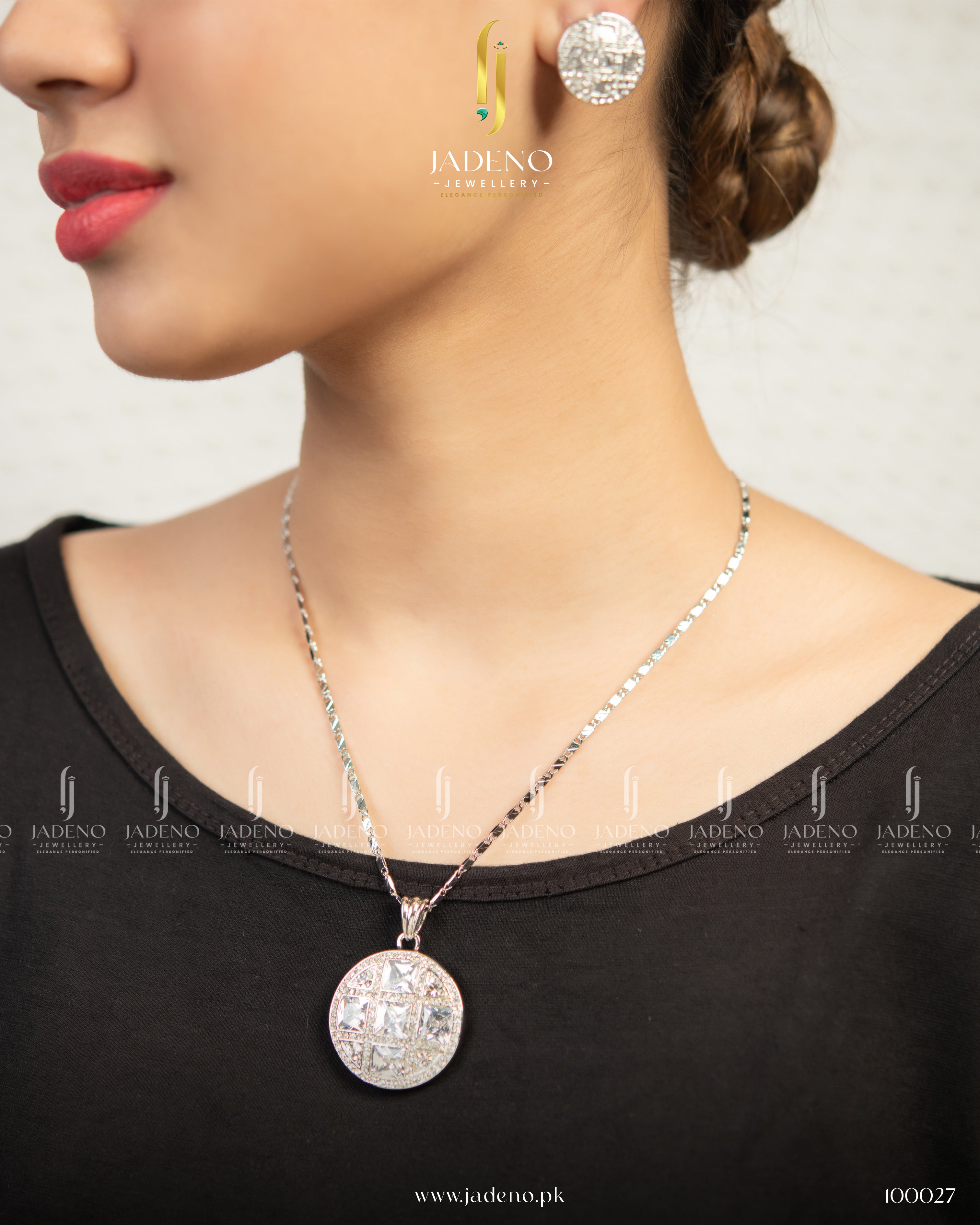 Jadeno's Circular Diamond Pendant Set
