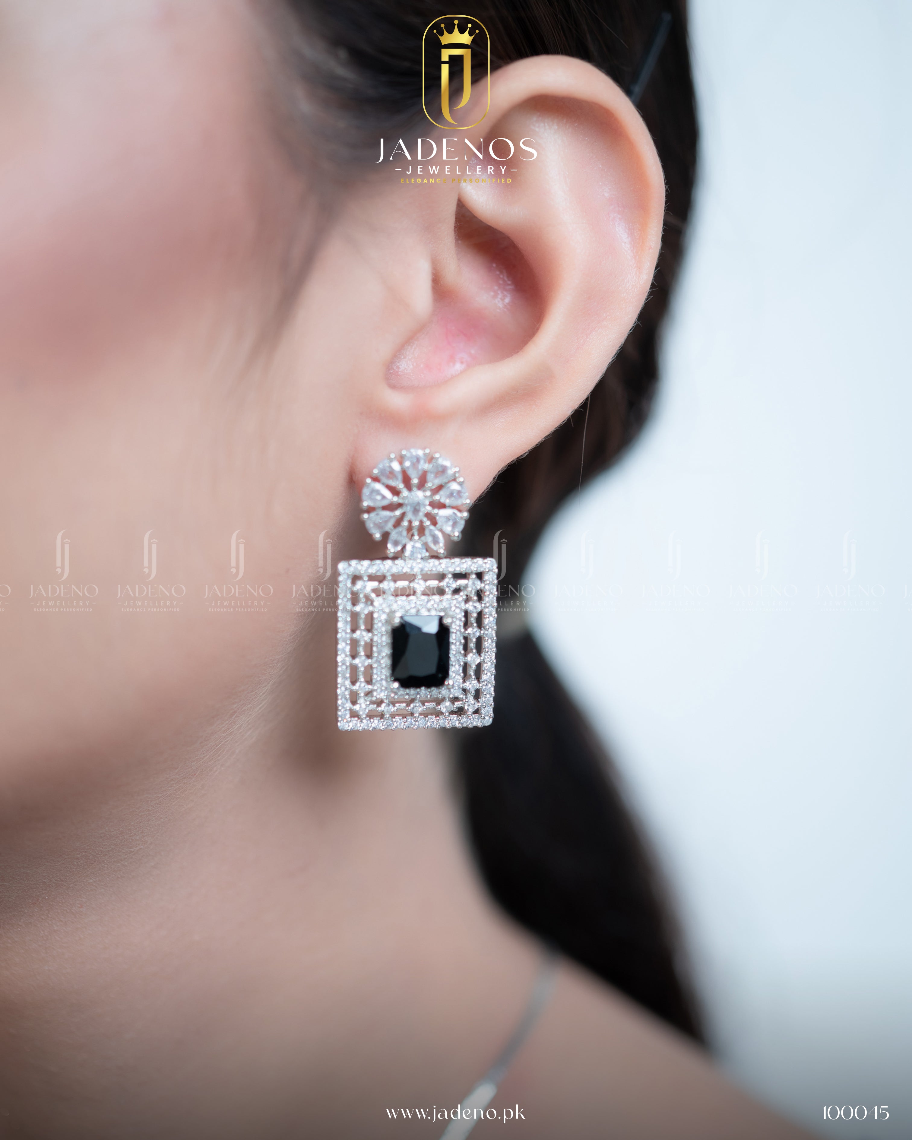 The Regal Grace AD Pendant Set