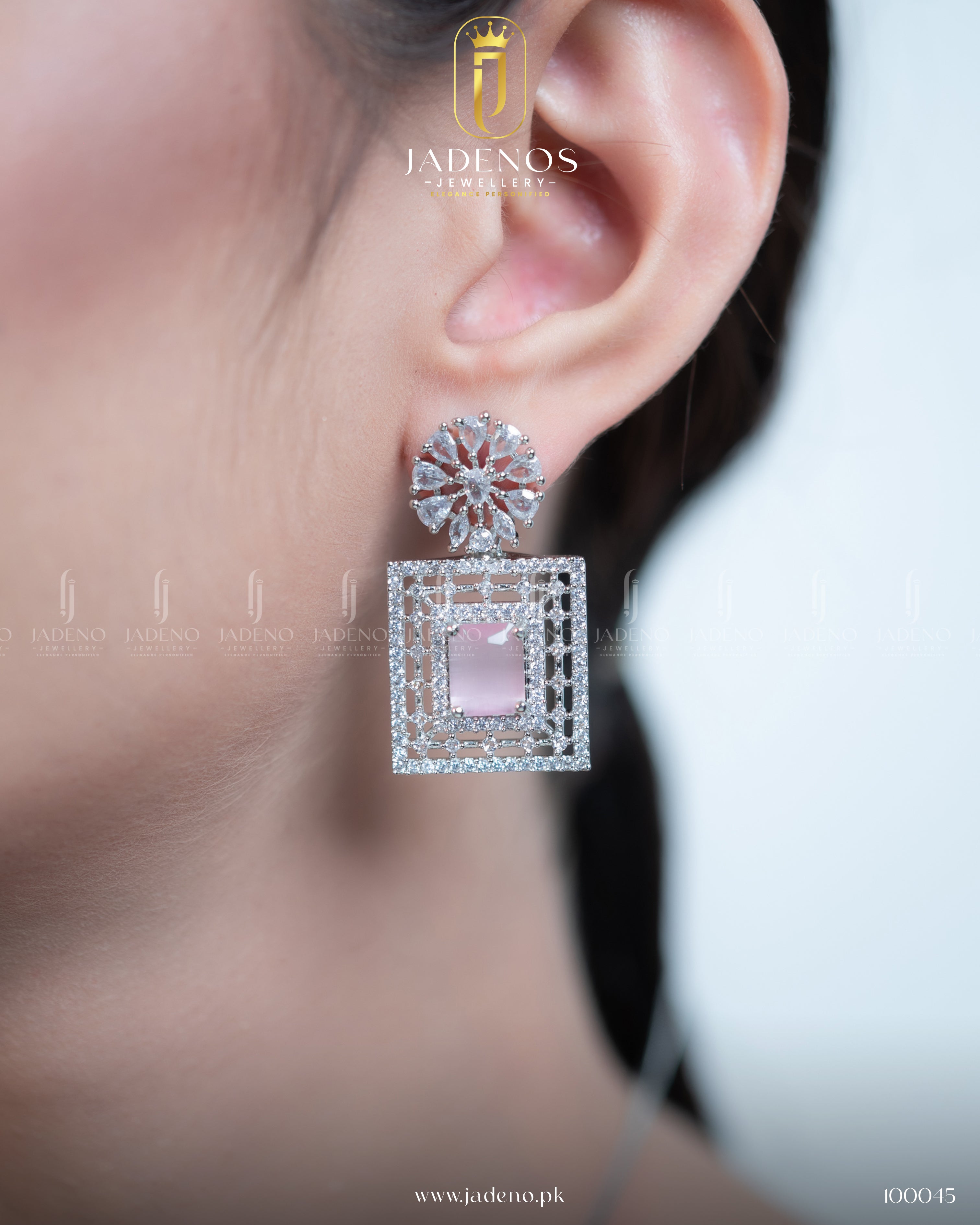 The Regal Grace AD Pendant Set