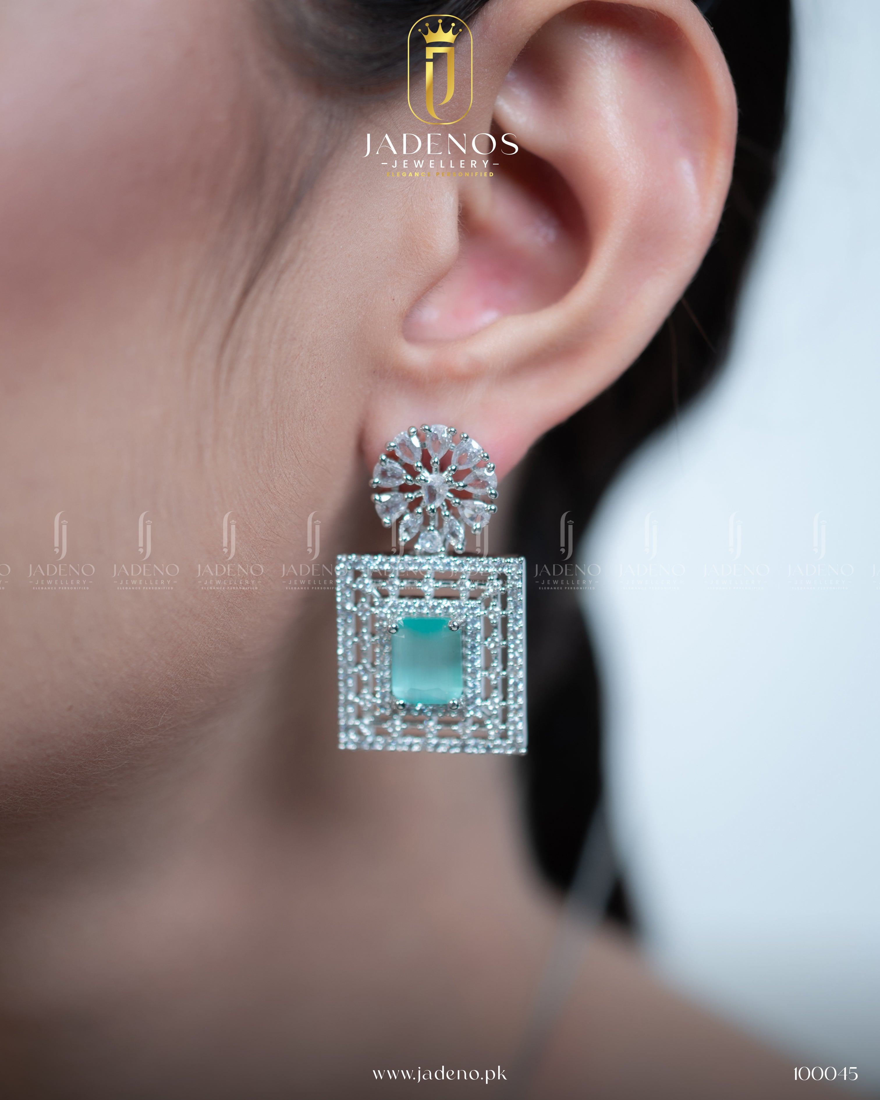 The Regal Grace AD Pendant Set