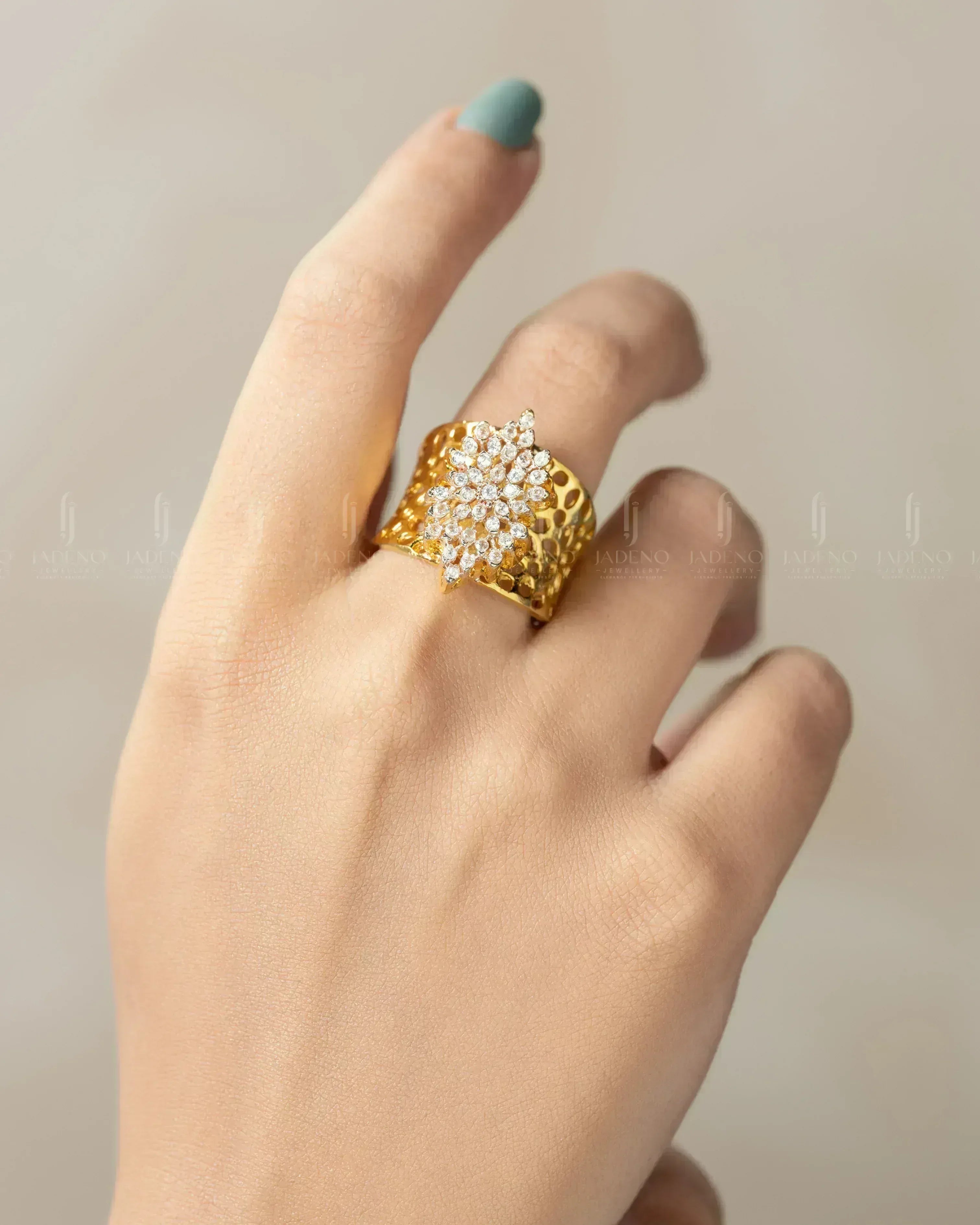 "Captivating Gold-plated Adjustable Zircon Ring - Jadeno"