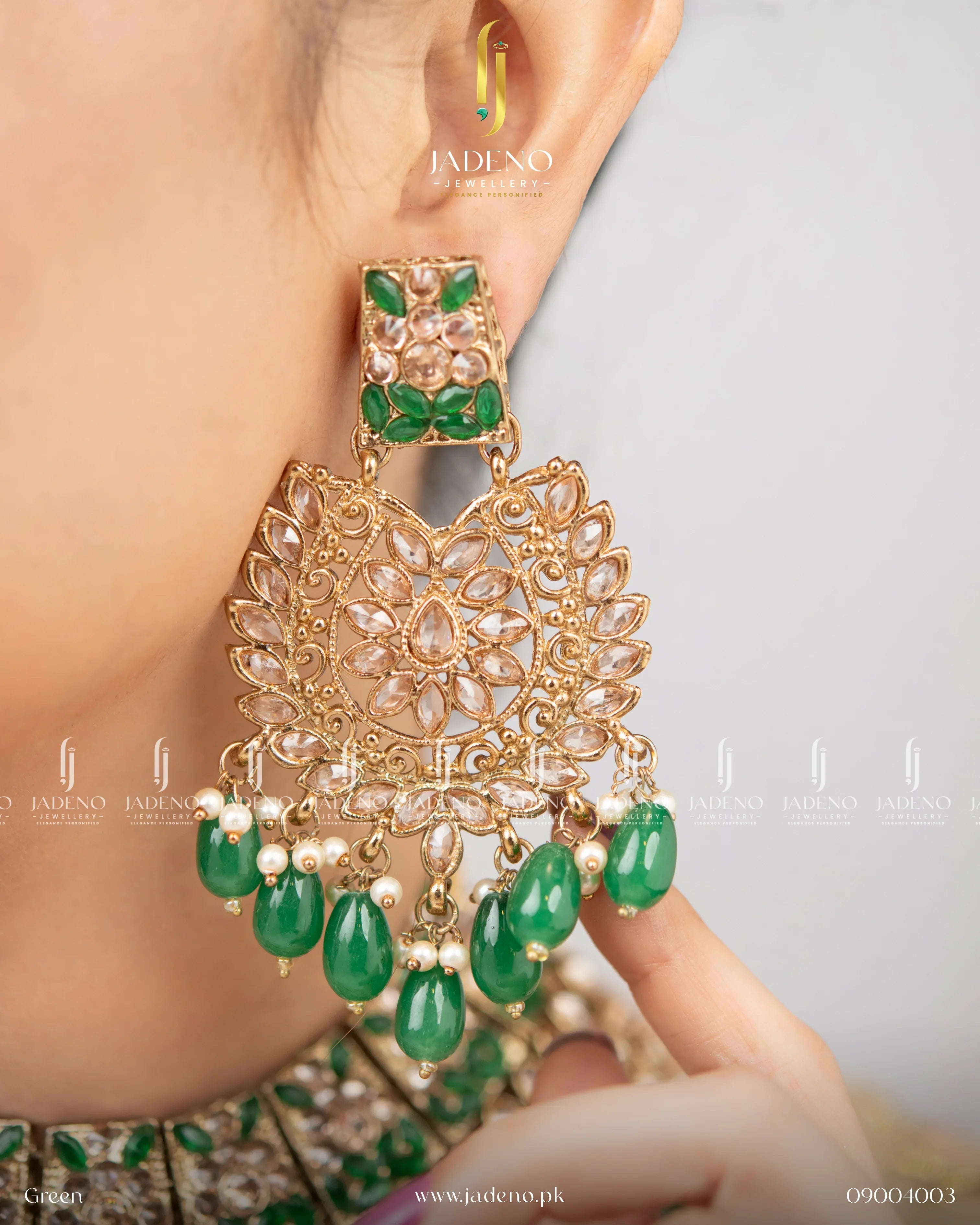 "Beautiful Vintage Style Kundan Kari Set - Jadeno"