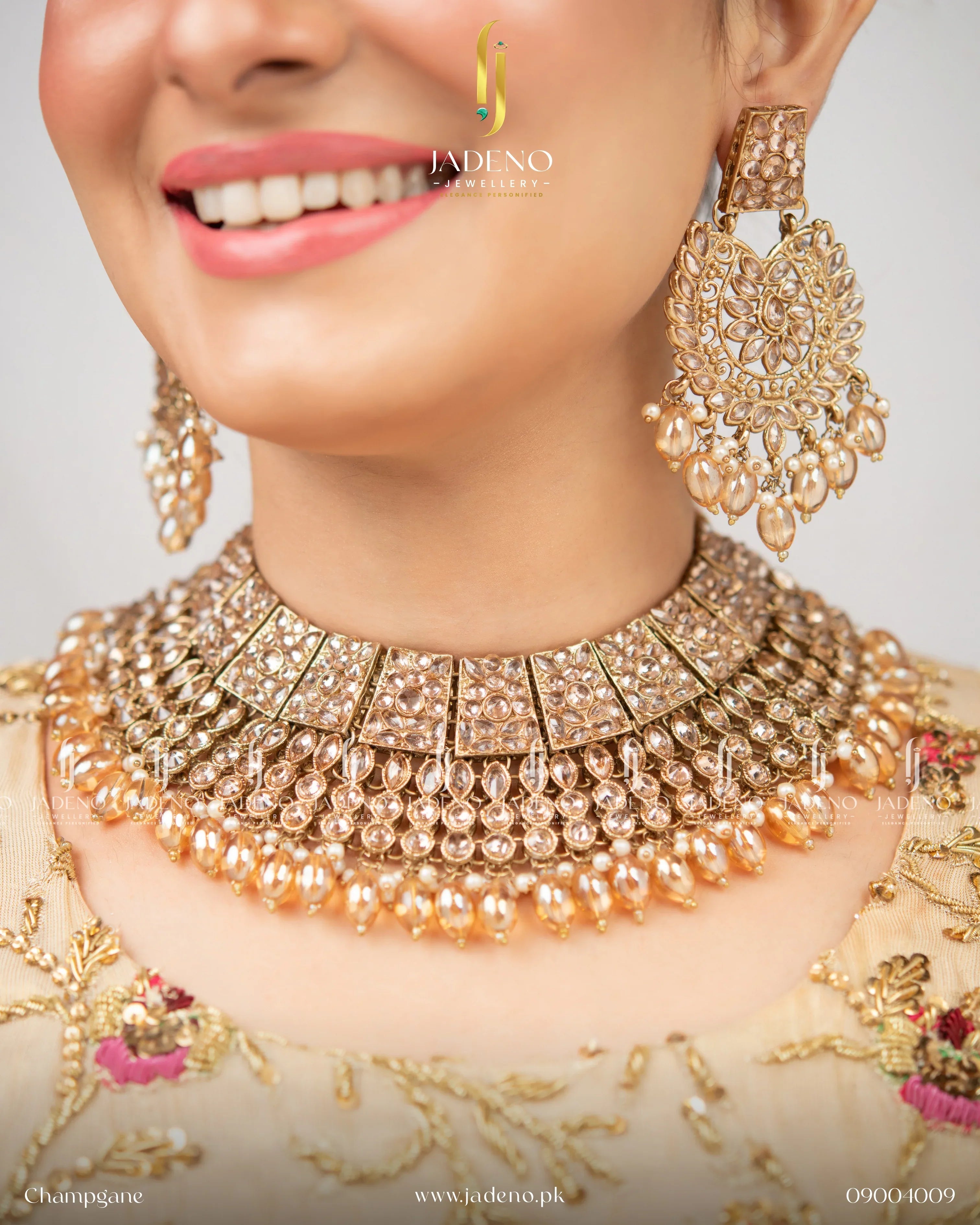 "Beautiful Vintage Style Kundan Kari Set - Jadeno"