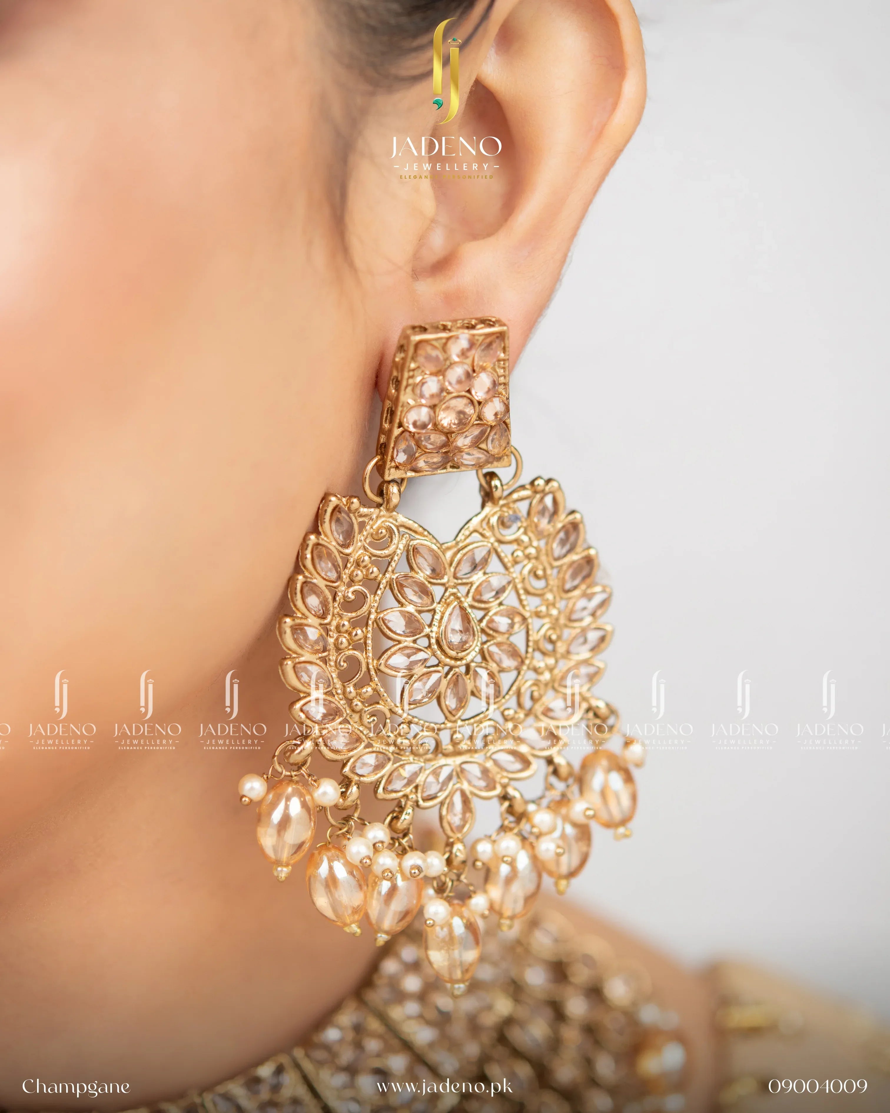 "Beautiful Vintage Style Kundan Kari Set - Jadeno"