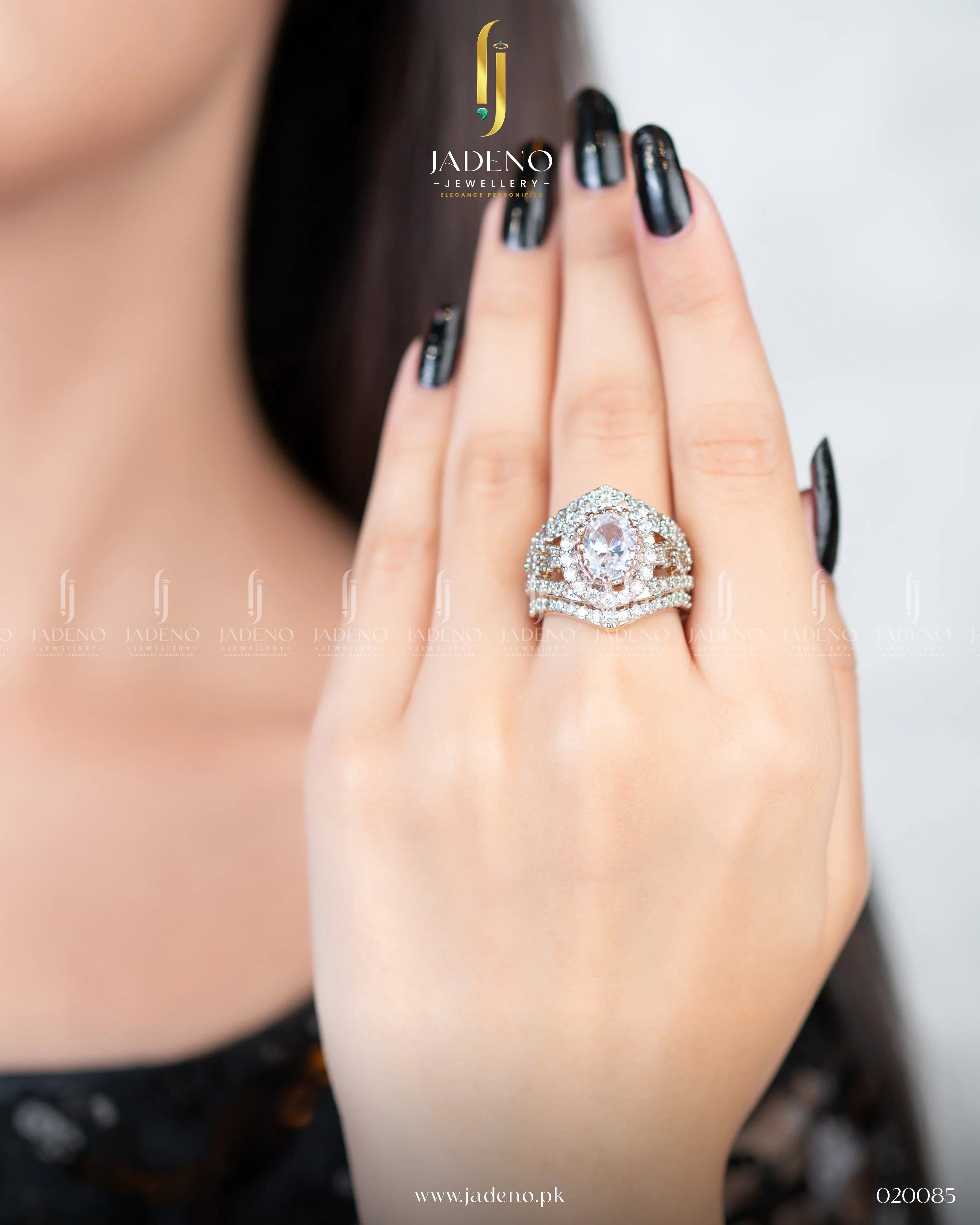 "Big Crystal Stone Ring - Jadeno"