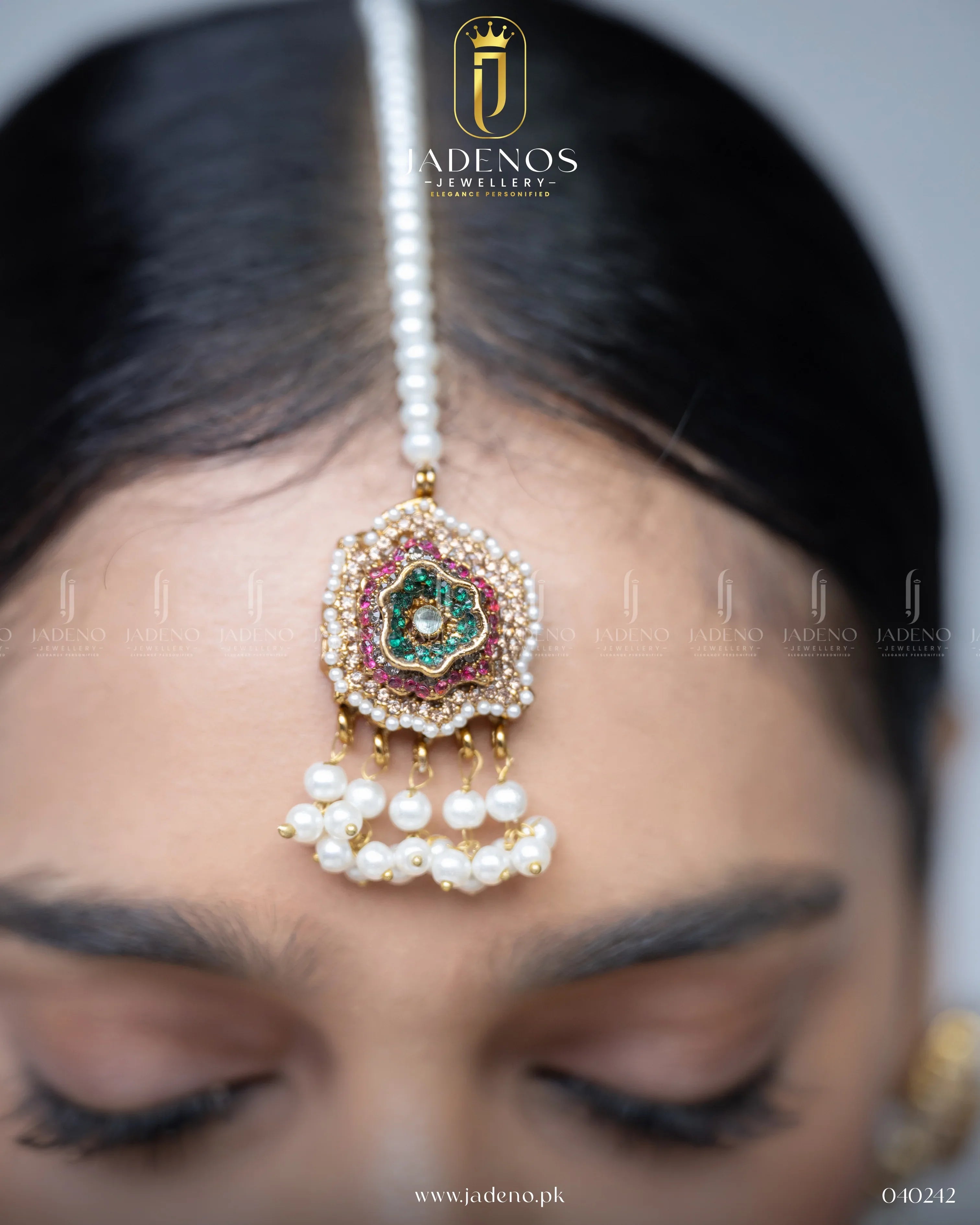 "Bahaar-e-Jameel Choker Set with Tika - Jadeno"