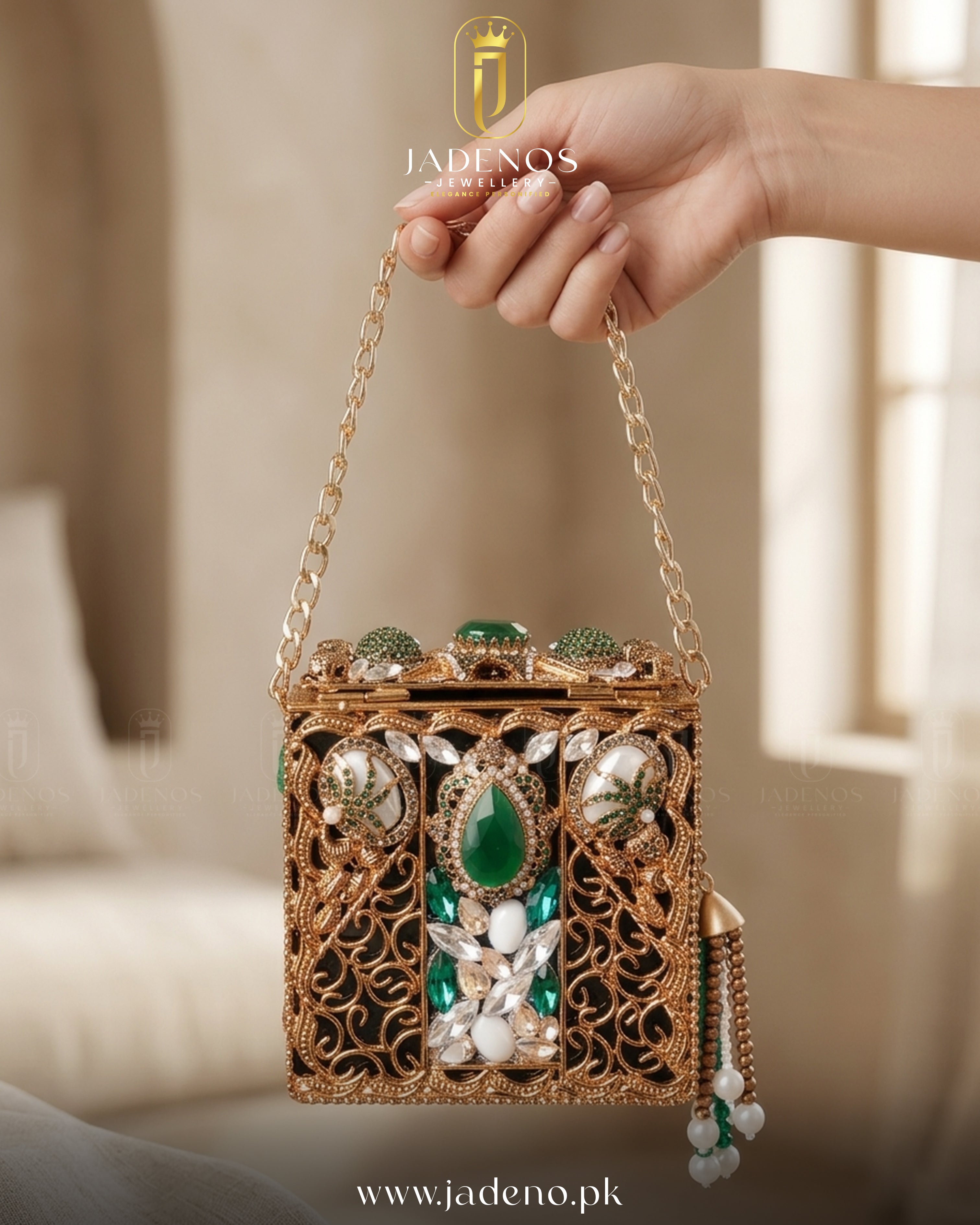 The Emerald Ravielle Clutch