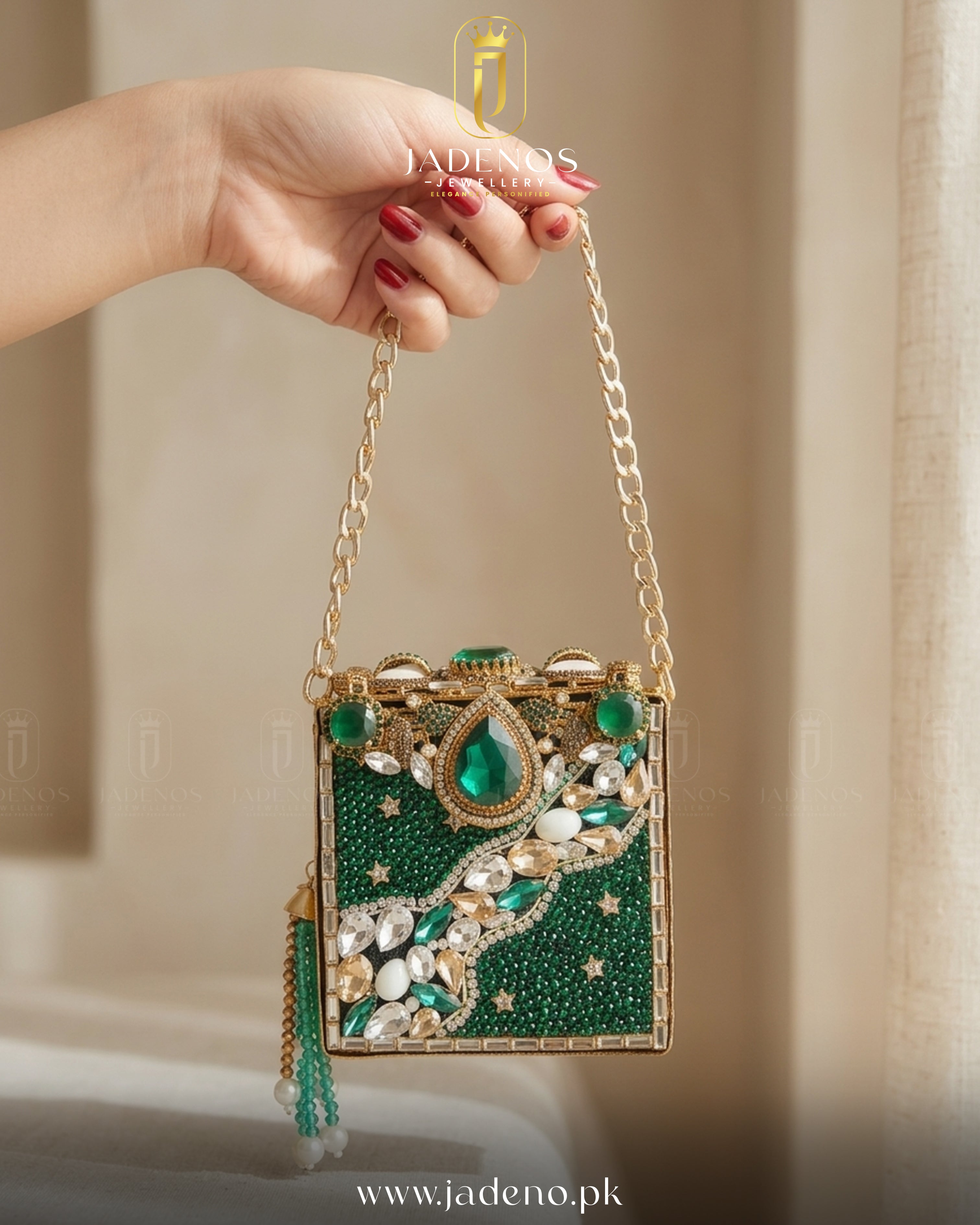 The Emerald Ravielle Clutch