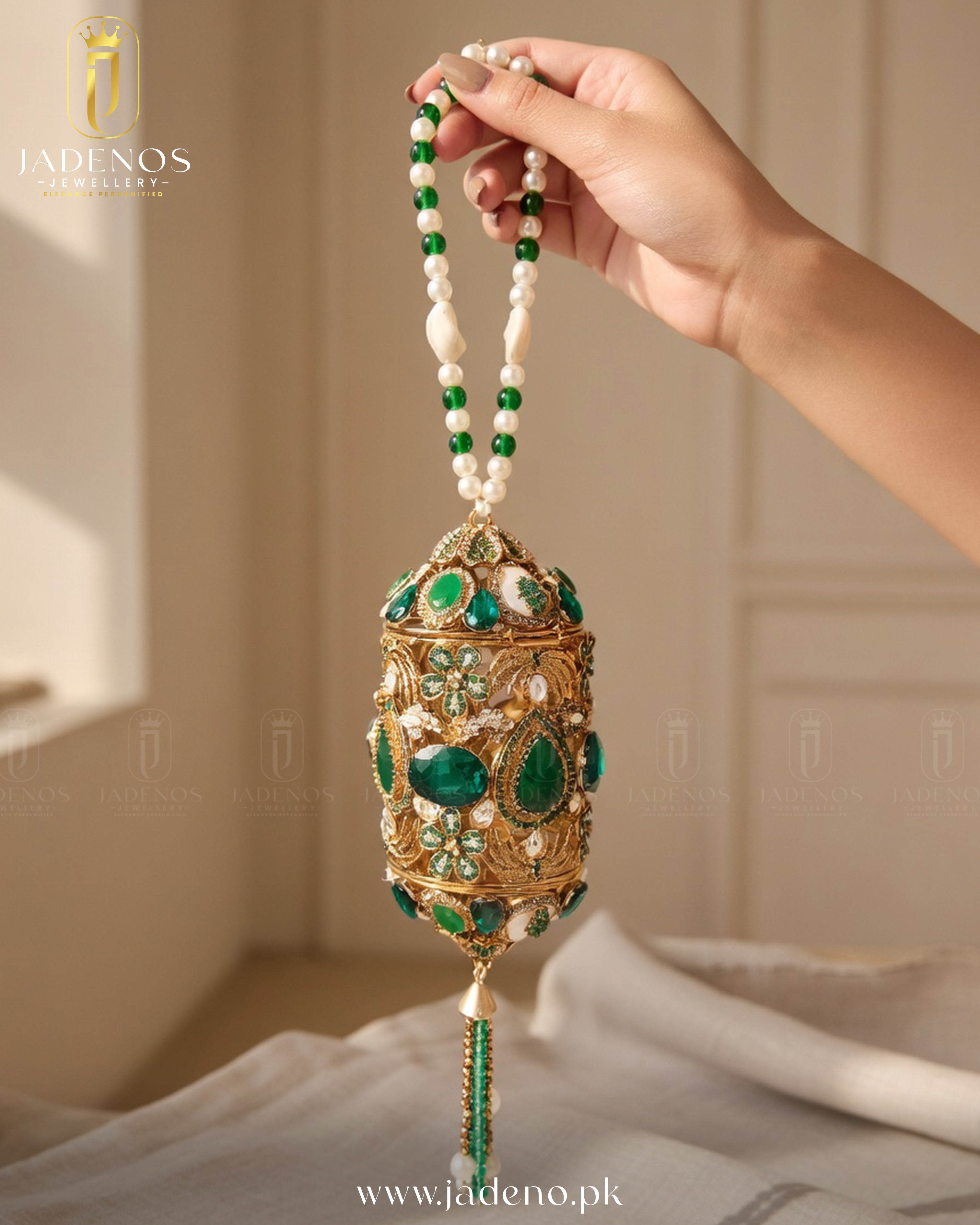 The Noor-e-Zamurrd Clutch