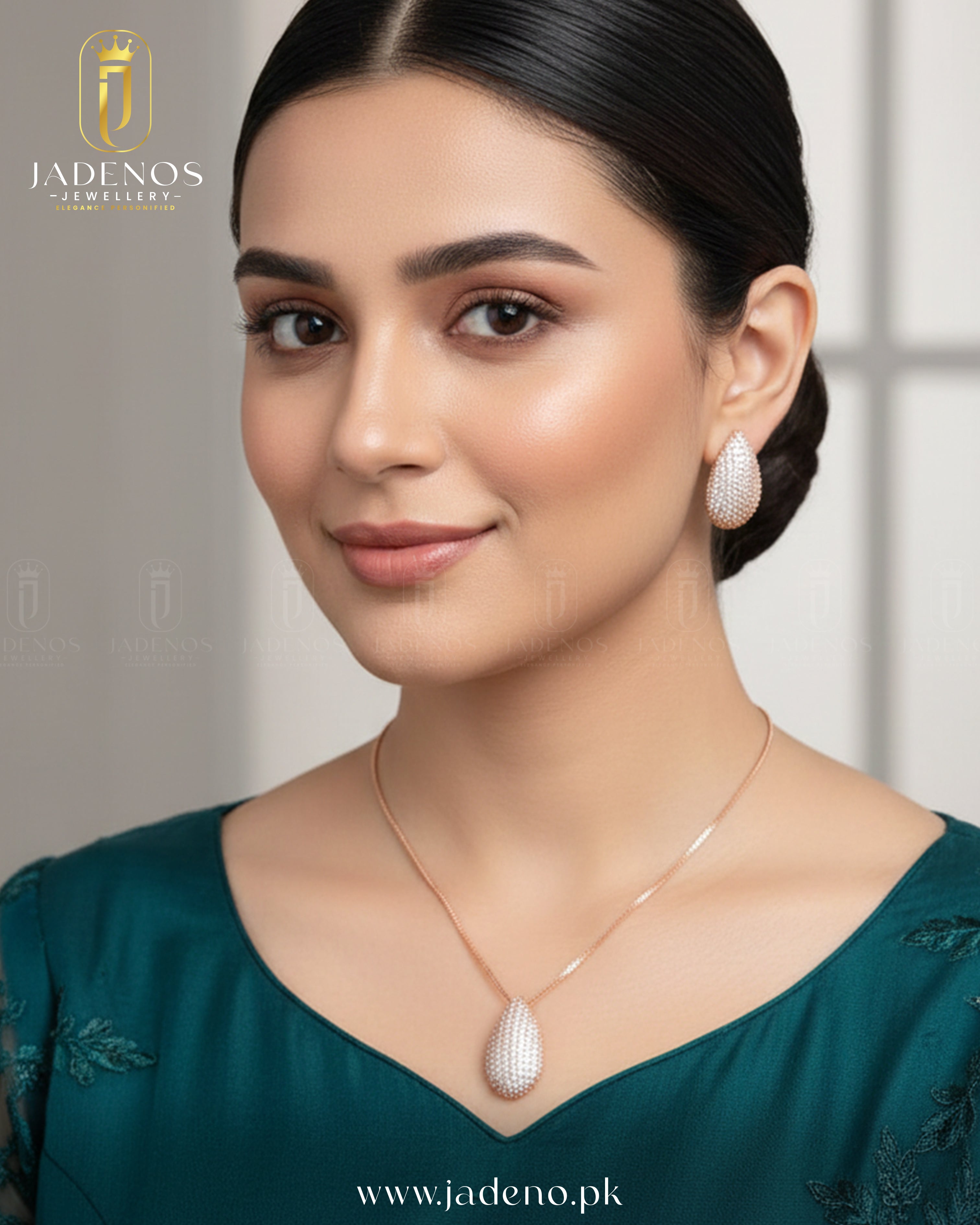 The Moonlit Sovereign Pendant Set