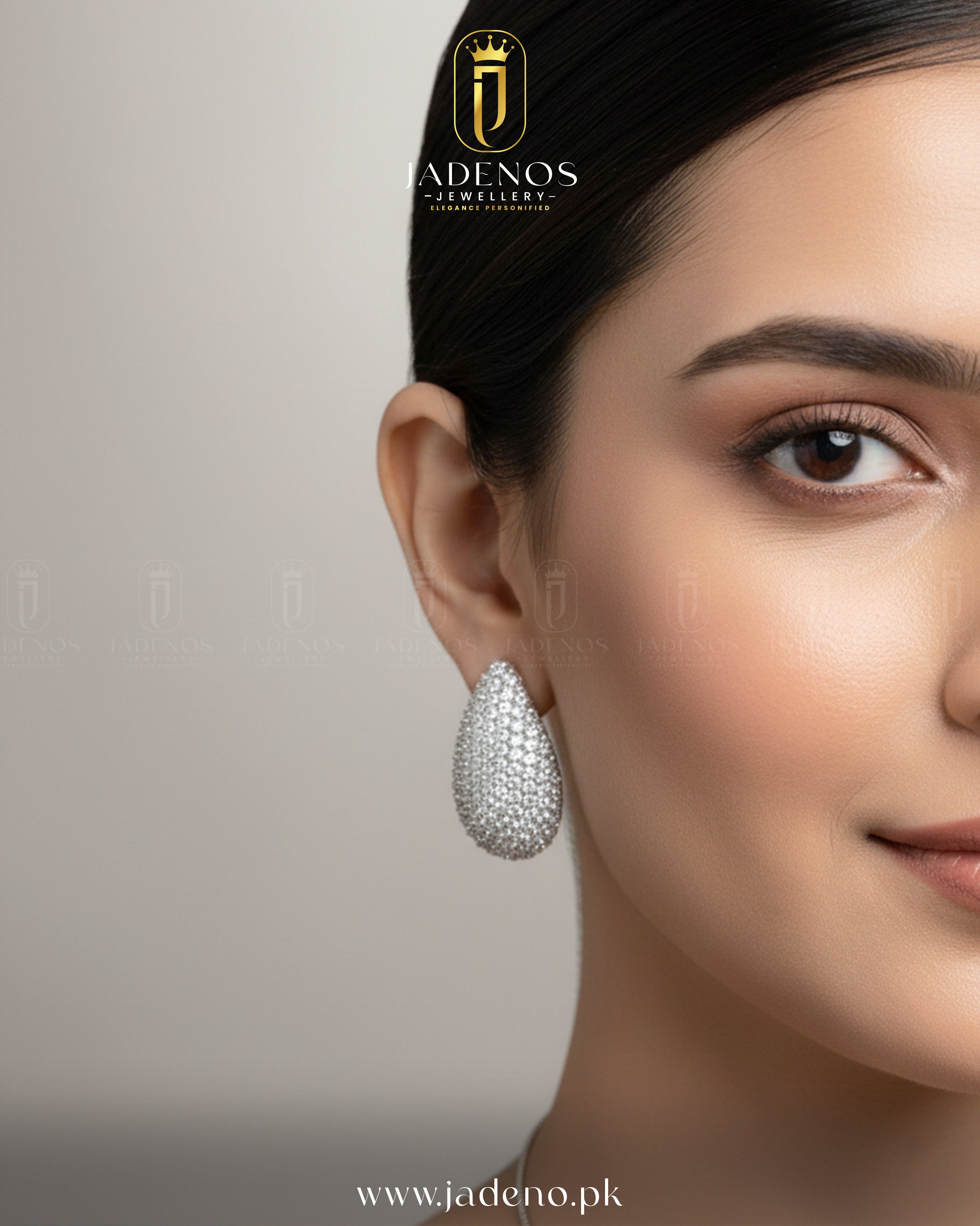 The Moonlit Sovereign Pendant Set