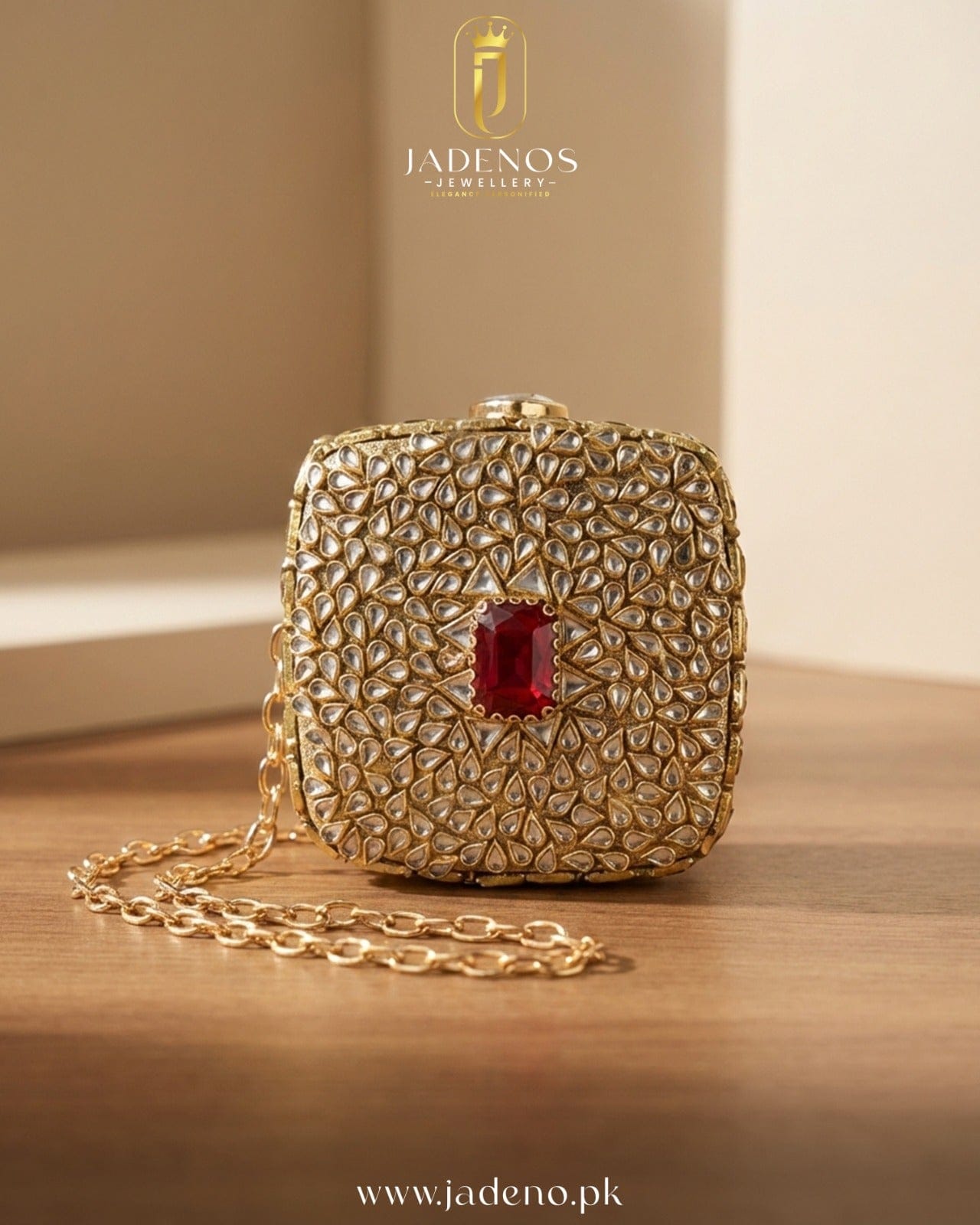 The Crimson Royal'e Clutch