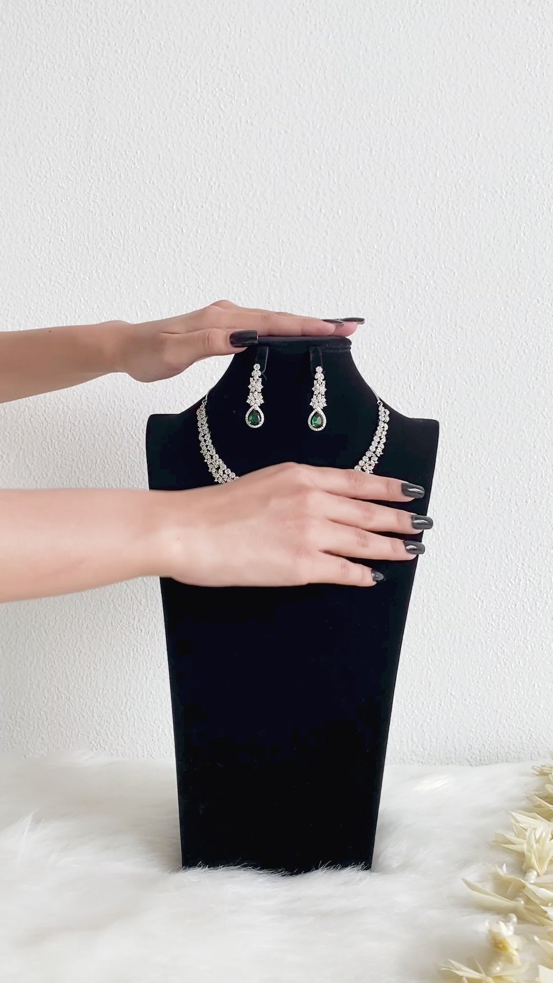 The Royal Victorian AD Necklace Set